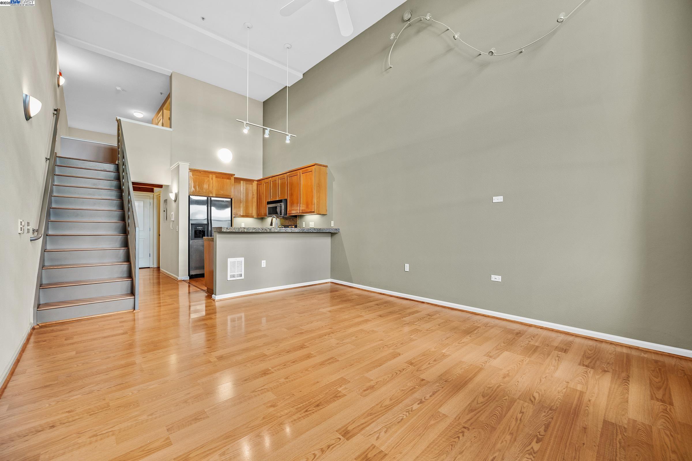 655 12Th St # 113, Oakland, California 94607, 2 Bedrooms Bedrooms, 4 Rooms Rooms,2 BathroomsBathrooms,Residential,For Sale,655 12Th St # 113,41093418