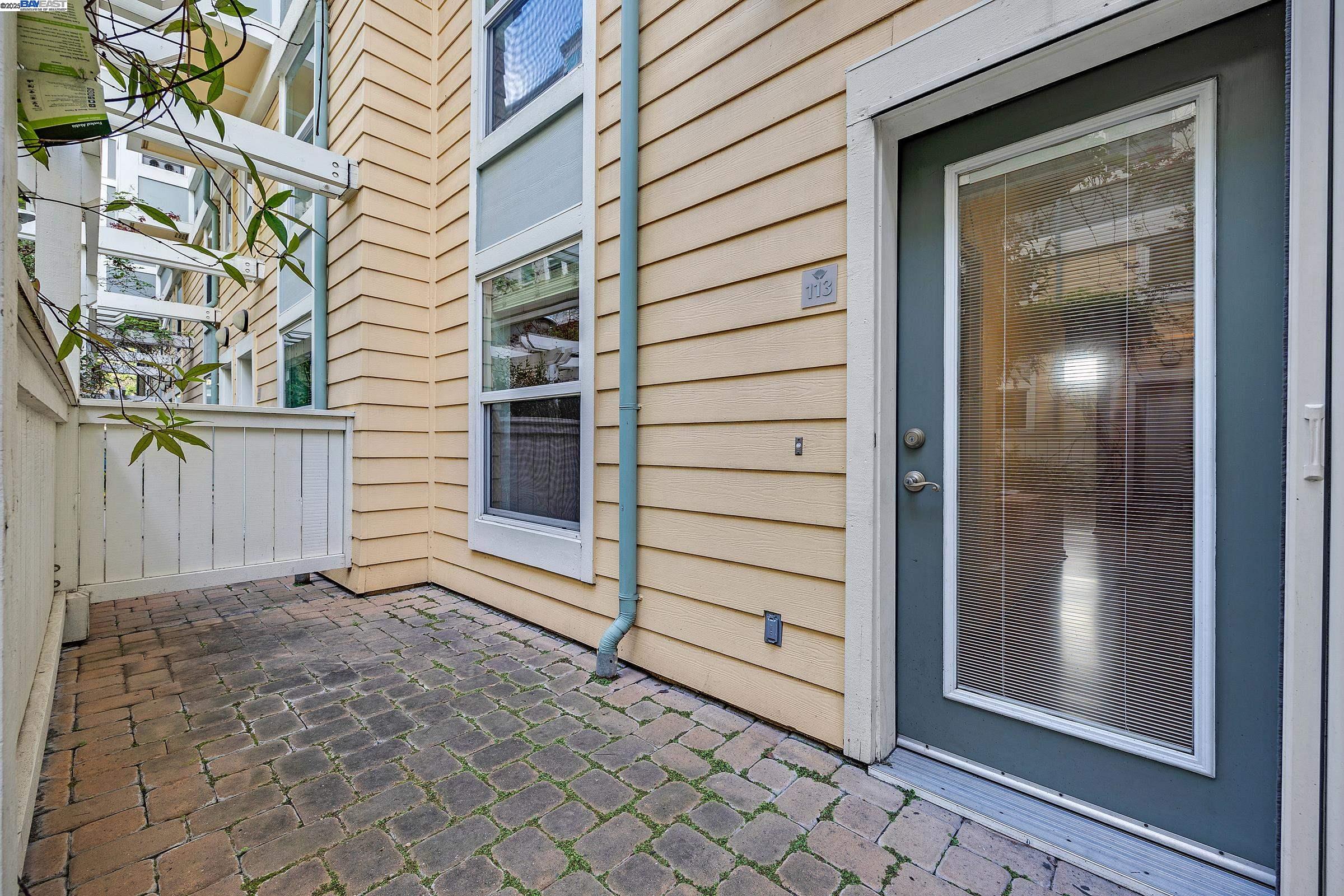 655 12Th St # 113, Oakland, California 94607, 2 Bedrooms Bedrooms, 4 Rooms Rooms,2 BathroomsBathrooms,Residential,For Sale,655 12Th St # 113,41093418