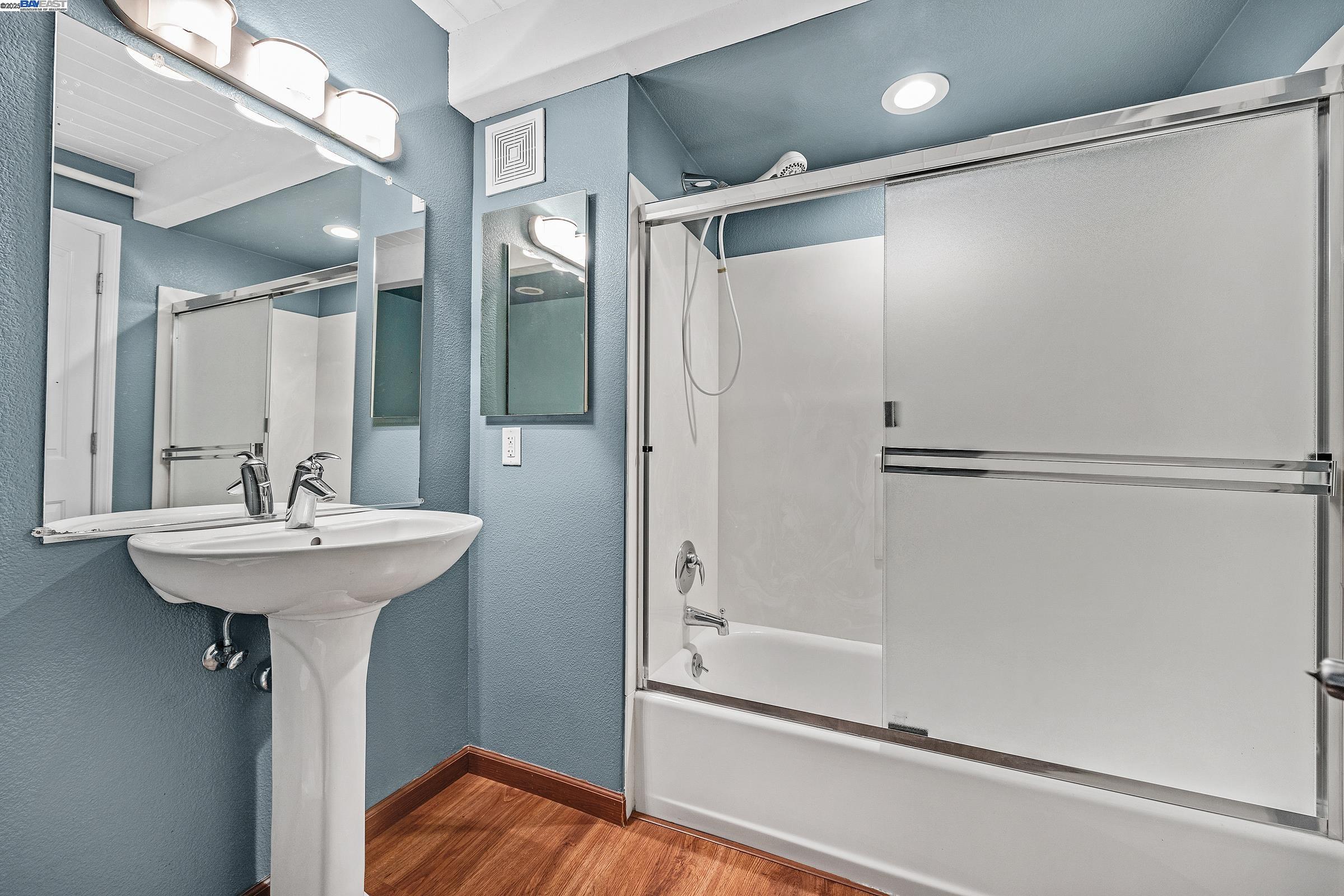 655 12Th St # 113, Oakland, California 94607, 2 Bedrooms Bedrooms, 4 Rooms Rooms,2 BathroomsBathrooms,Residential,For Sale,655 12Th St # 113,41093418