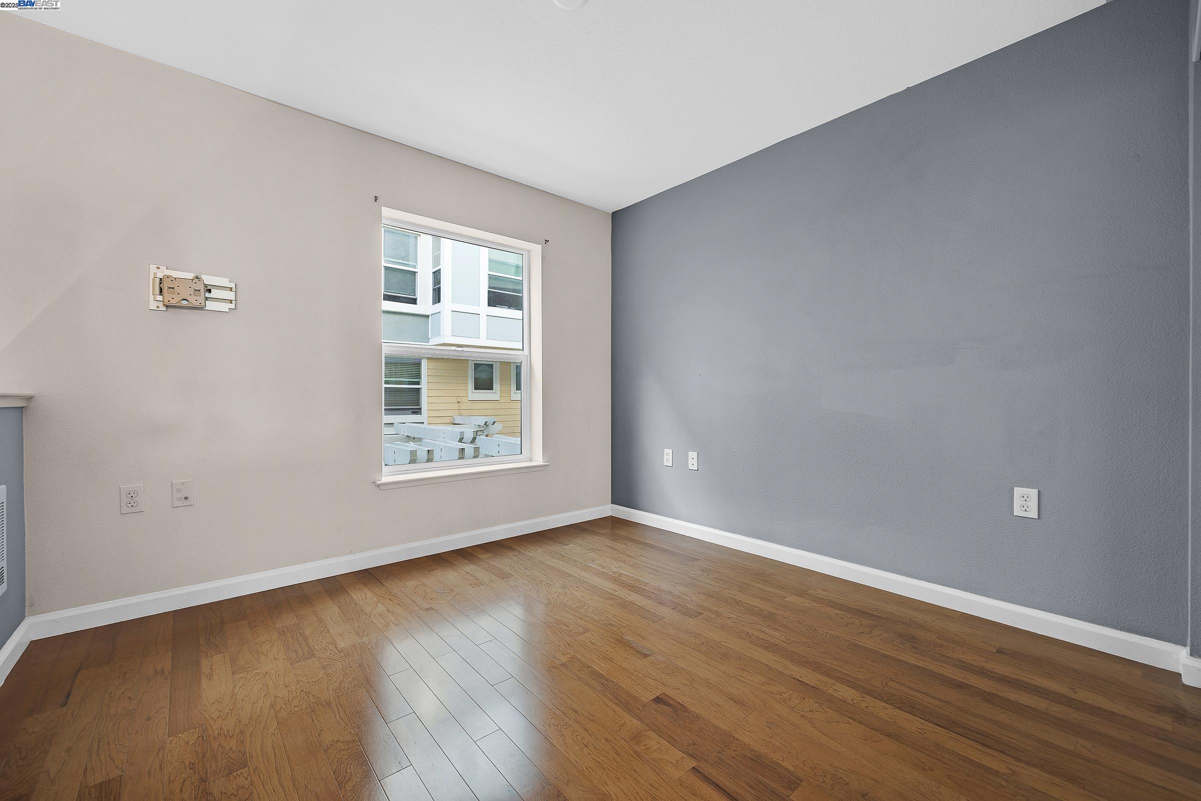 655 12Th St # 113, Oakland, California 94607, 2 Bedrooms Bedrooms, 4 Rooms Rooms,2 BathroomsBathrooms,Residential,For Sale,655 12Th St # 113,41093418