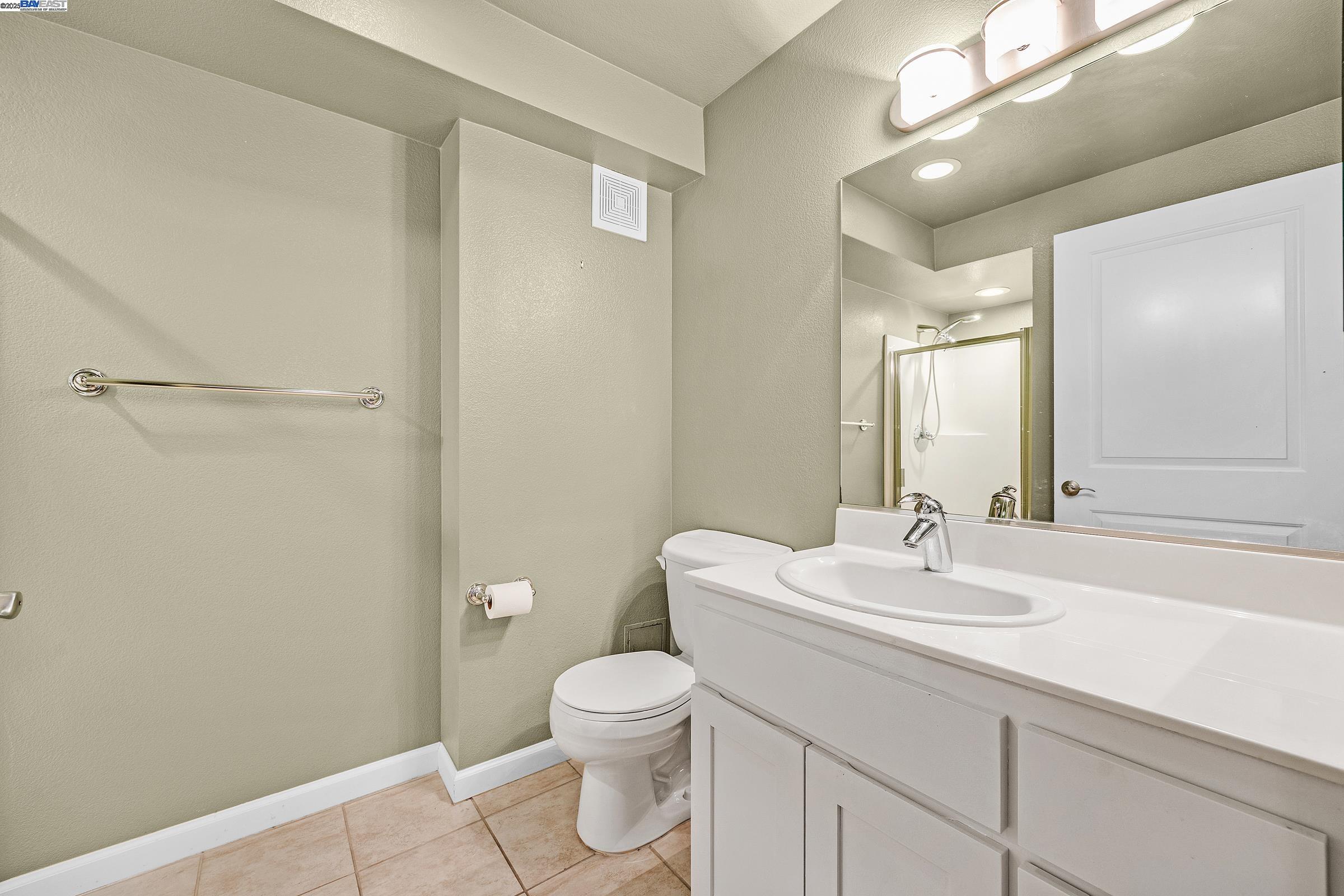 655 12Th St # 113, Oakland, California 94607, 2 Bedrooms Bedrooms, 4 Rooms Rooms,2 BathroomsBathrooms,Residential,For Sale,655 12Th St # 113,41093418