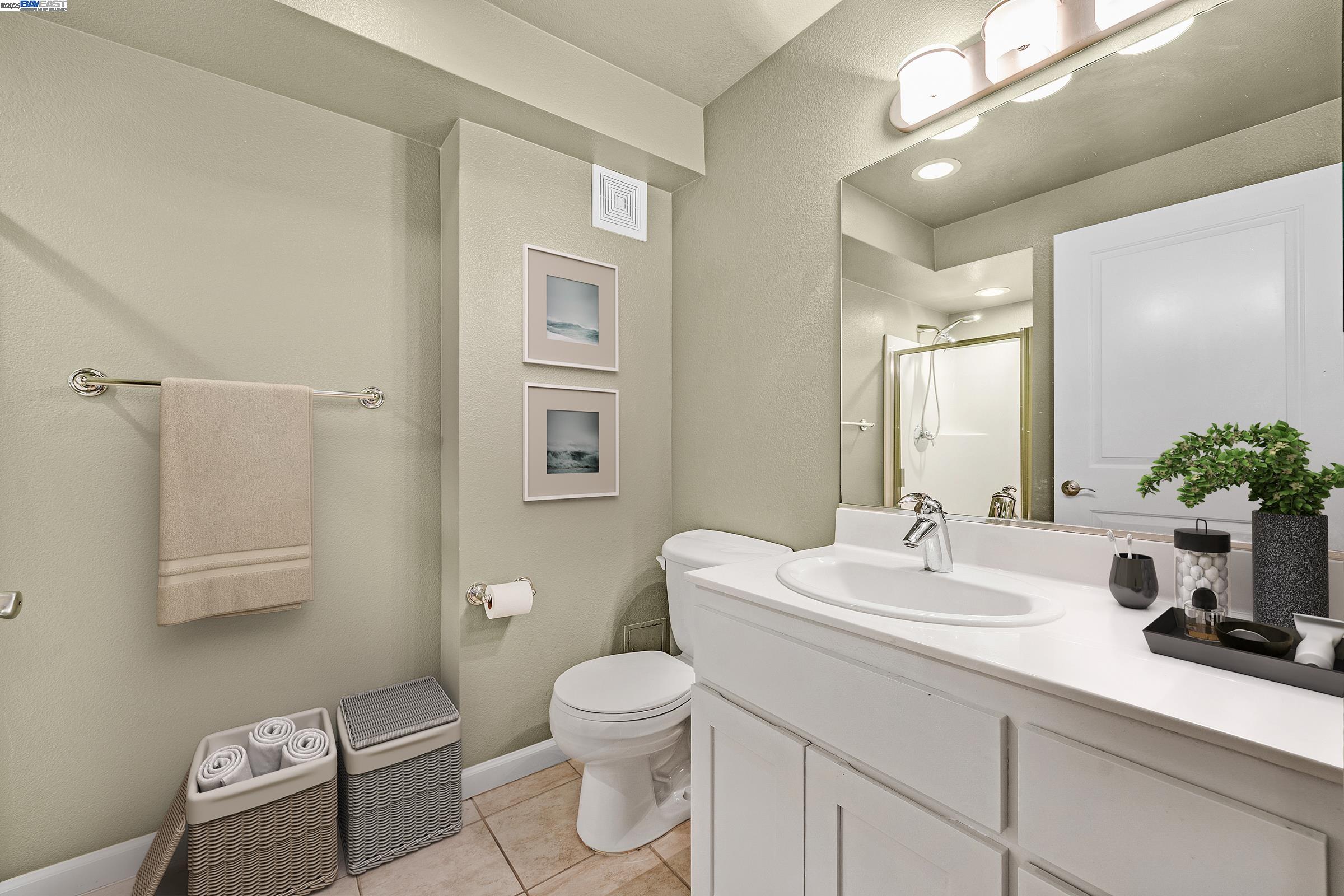 655 12Th St # 113, Oakland, California 94607, 2 Bedrooms Bedrooms, 4 Rooms Rooms,2 BathroomsBathrooms,Residential,For Sale,655 12Th St # 113,41093418