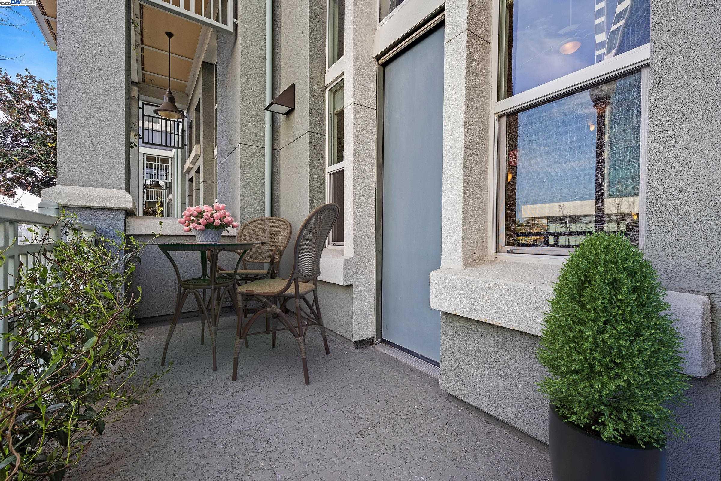 655 12Th St # 113, Oakland, California 94607, 2 Bedrooms Bedrooms, 4 Rooms Rooms,2 BathroomsBathrooms,Residential,For Sale,655 12Th St # 113,41093418