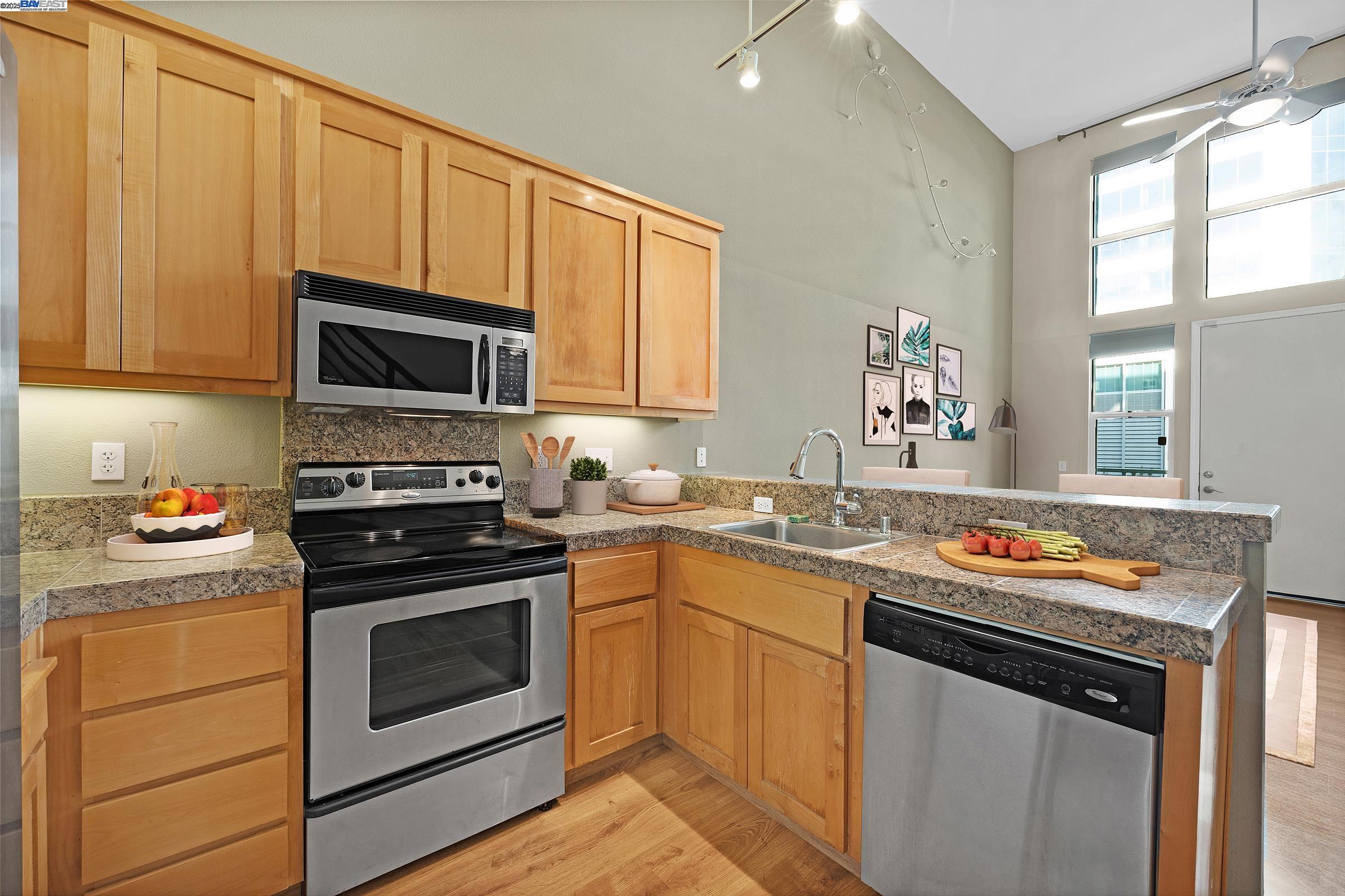 655 12Th St # 113, Oakland, California 94607, 2 Bedrooms Bedrooms, 4 Rooms Rooms,2 BathroomsBathrooms,Residential,For Sale,655 12Th St # 113,41093418
