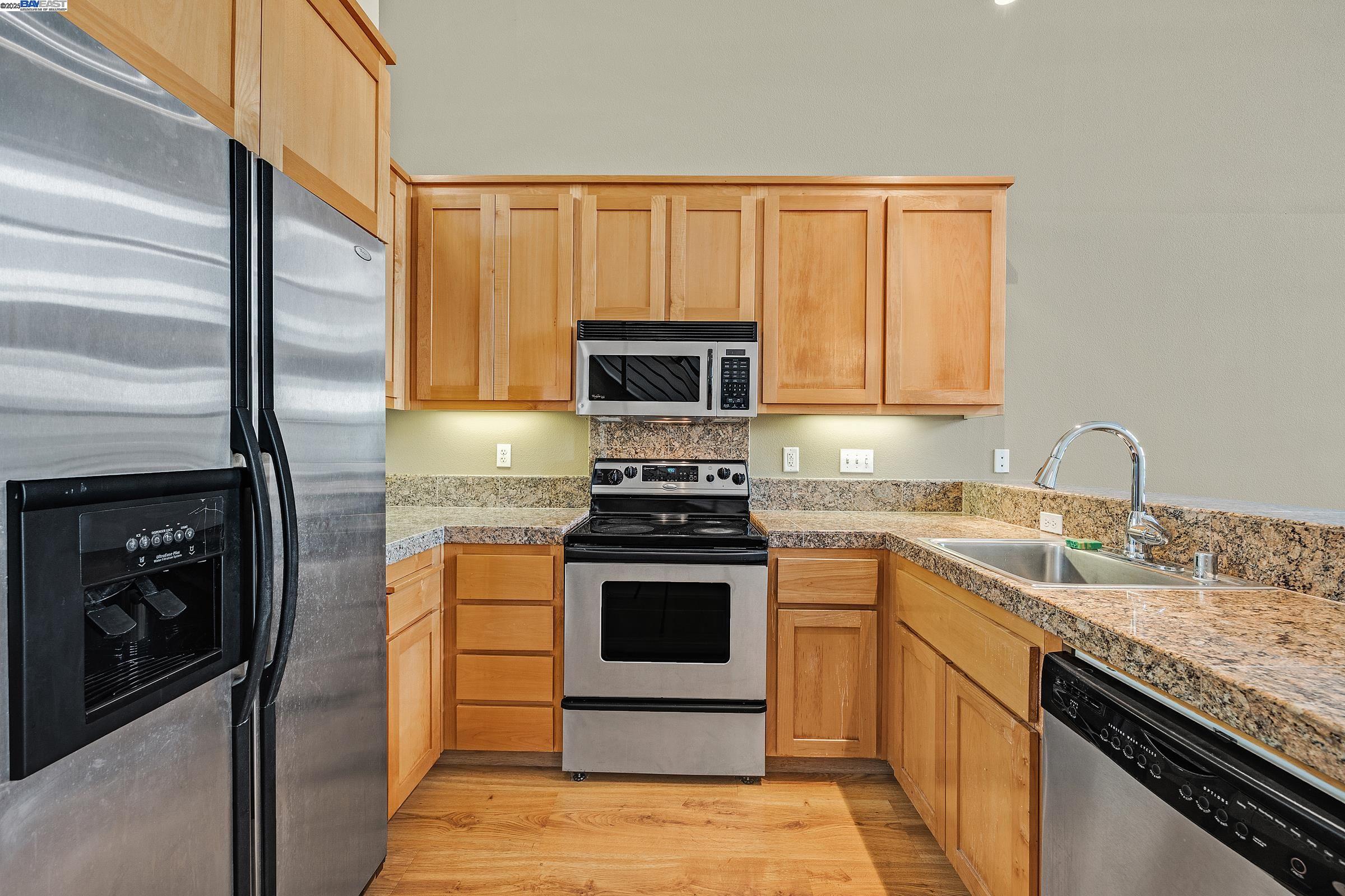 655 12Th St # 113, Oakland, California 94607, 2 Bedrooms Bedrooms, 4 Rooms Rooms,2 BathroomsBathrooms,Residential,For Sale,655 12Th St # 113,41093418
