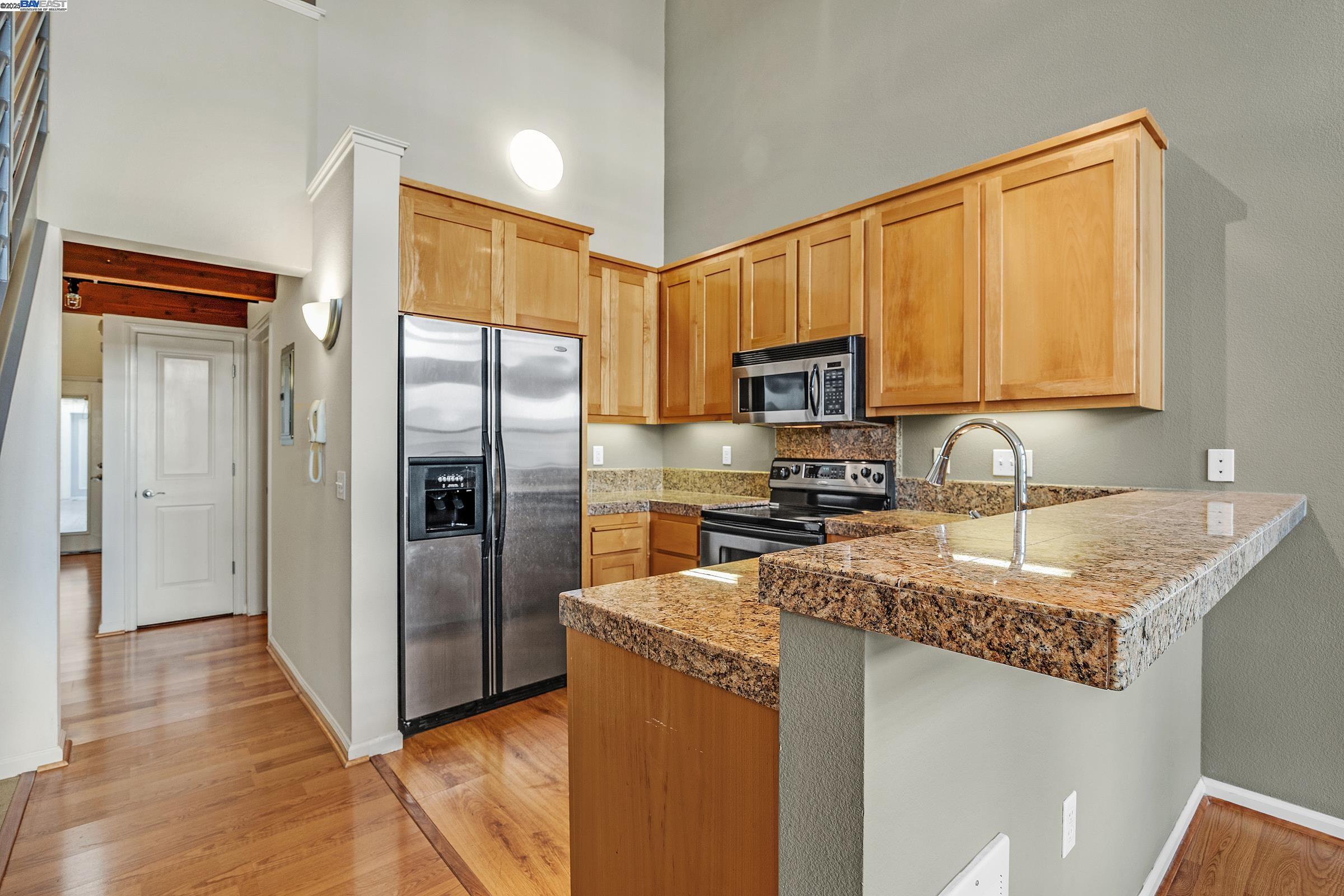 655 12Th St # 113, Oakland, California 94607, 2 Bedrooms Bedrooms, 4 Rooms Rooms,2 BathroomsBathrooms,Residential,For Sale,655 12Th St # 113,41093418