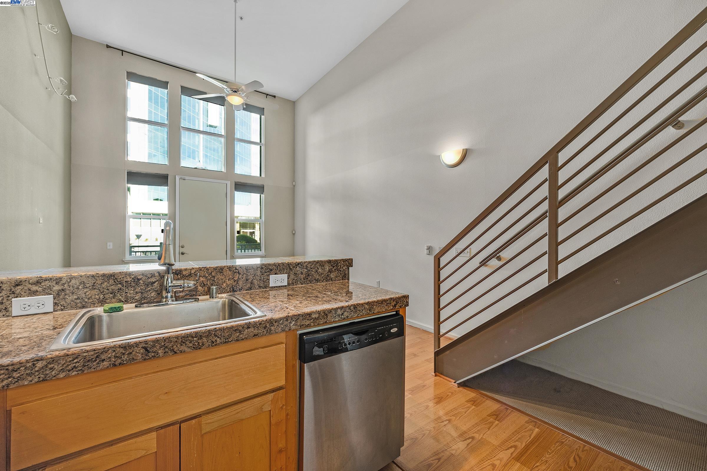 655 12Th St # 113, Oakland, California 94607, 2 Bedrooms Bedrooms, 4 Rooms Rooms,2 BathroomsBathrooms,Residential,For Sale,655 12Th St # 113,41093418