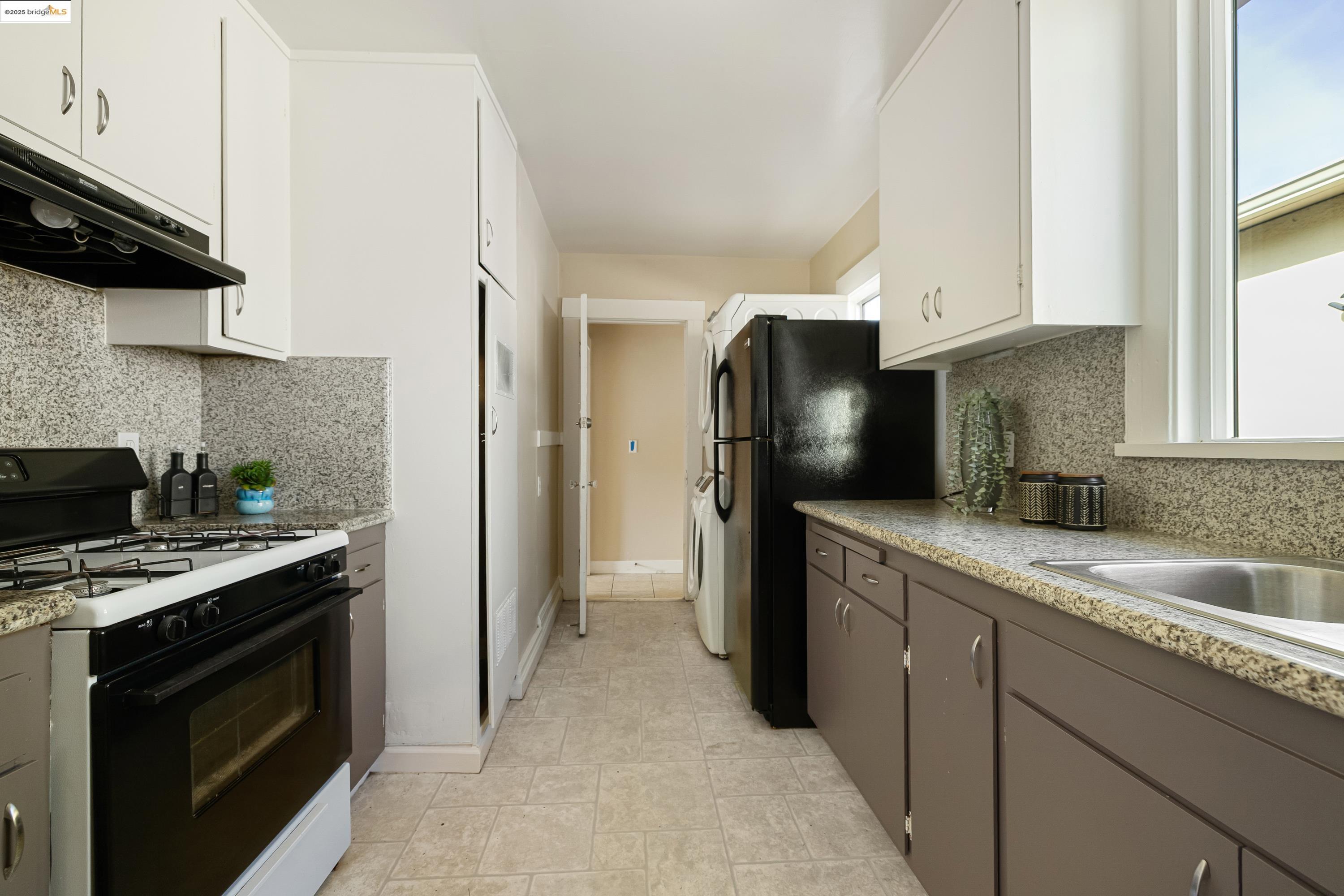 Detail Gallery Image 22 of 50 For 1505 Tyler St, Berkeley,  CA 94703 - 4 Beds | 3 Baths
