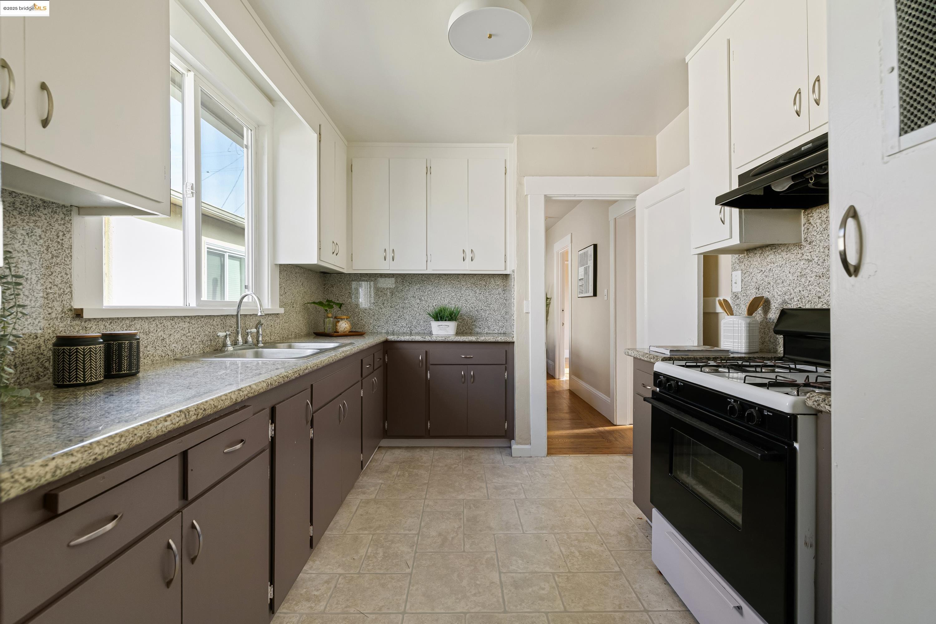 Detail Gallery Image 24 of 50 For 1505 Tyler St, Berkeley,  CA 94703 - 4 Beds | 3 Baths