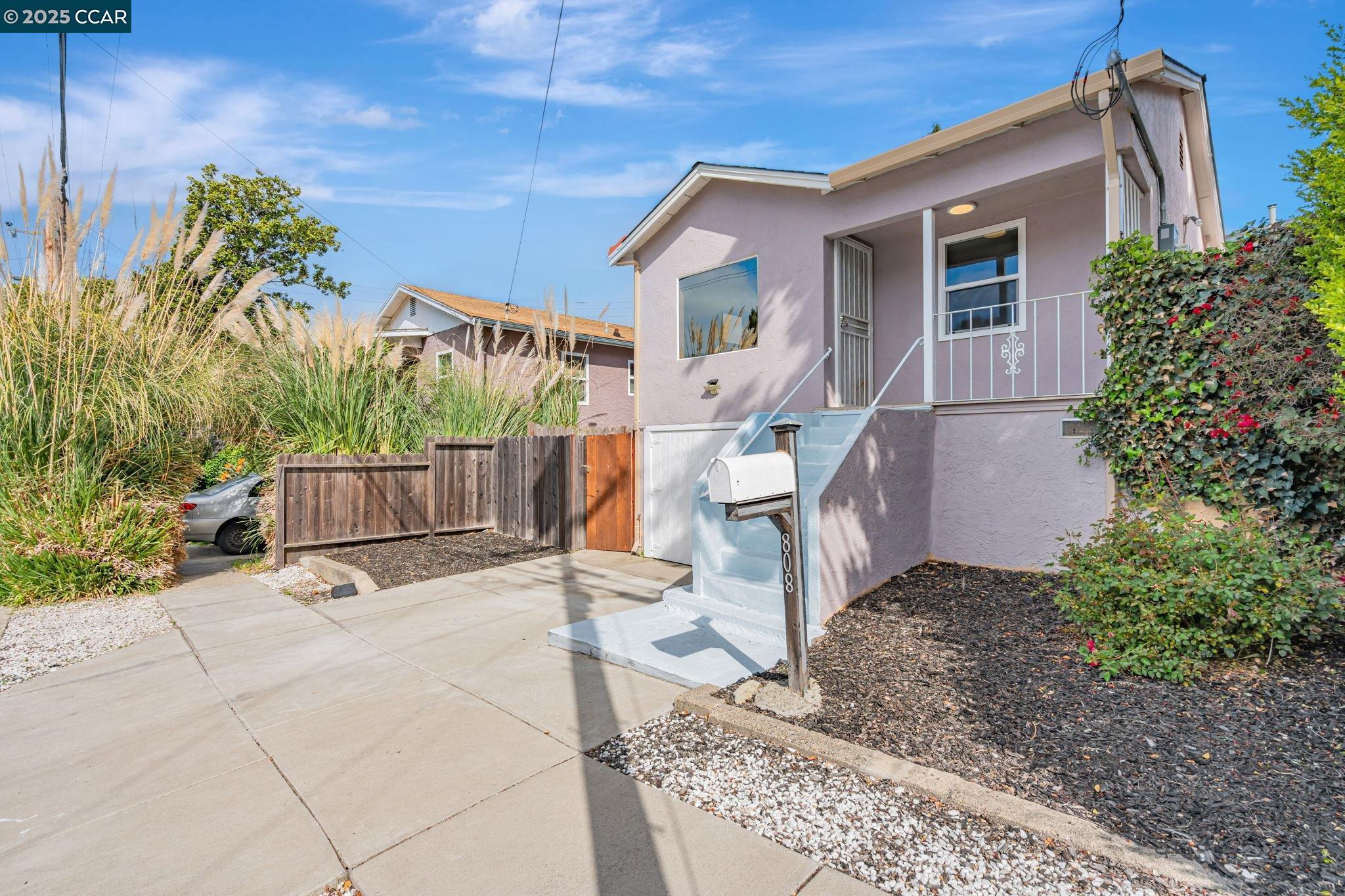 Detail Gallery Image 3 of 33 For 808 4th, Rodeo,  CA 94572-1330 - 3 Beds | 1 Baths