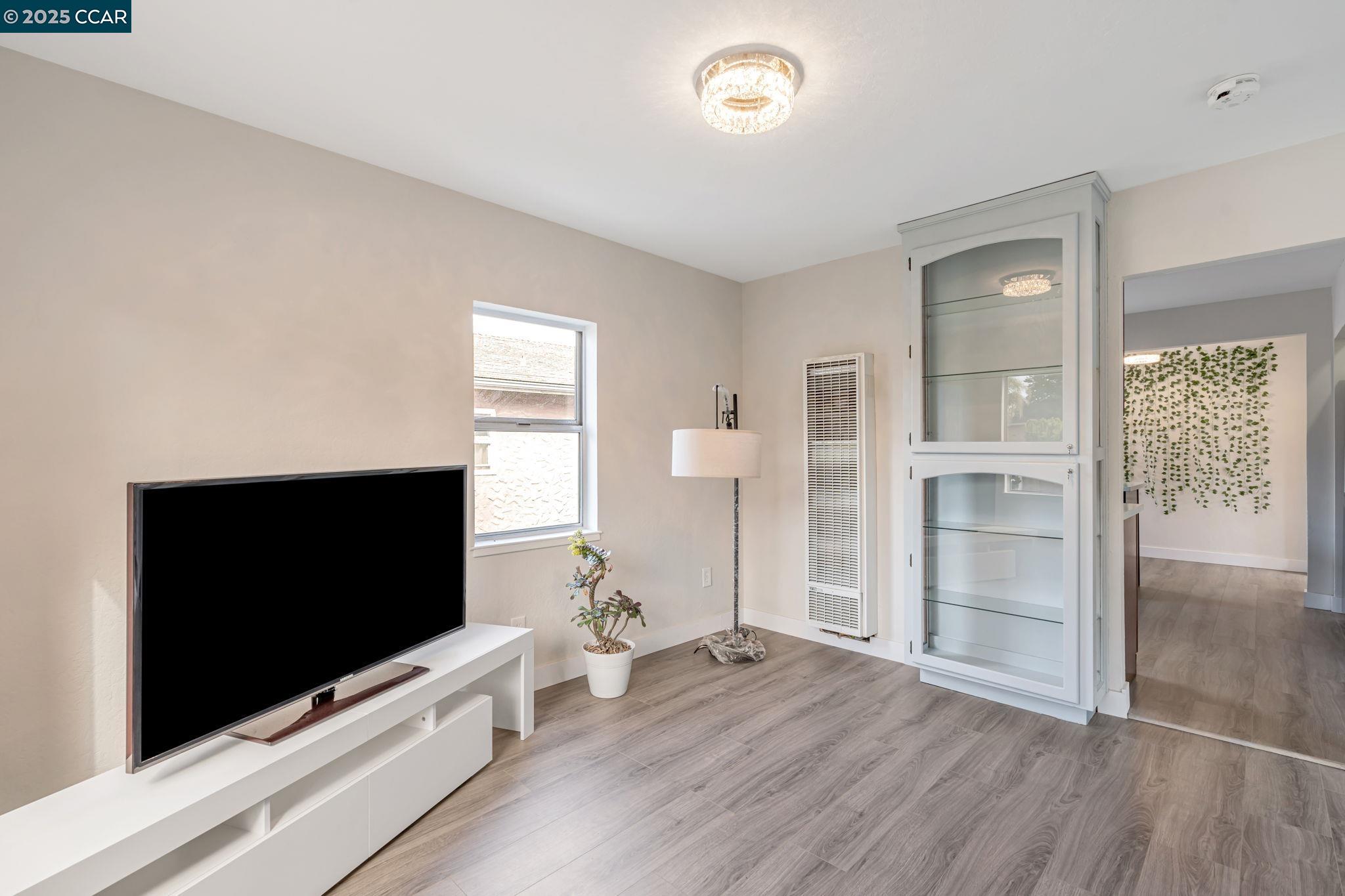 Detail Gallery Image 5 of 33 For 808 4th, Rodeo,  CA 94572-1330 - 3 Beds | 1 Baths