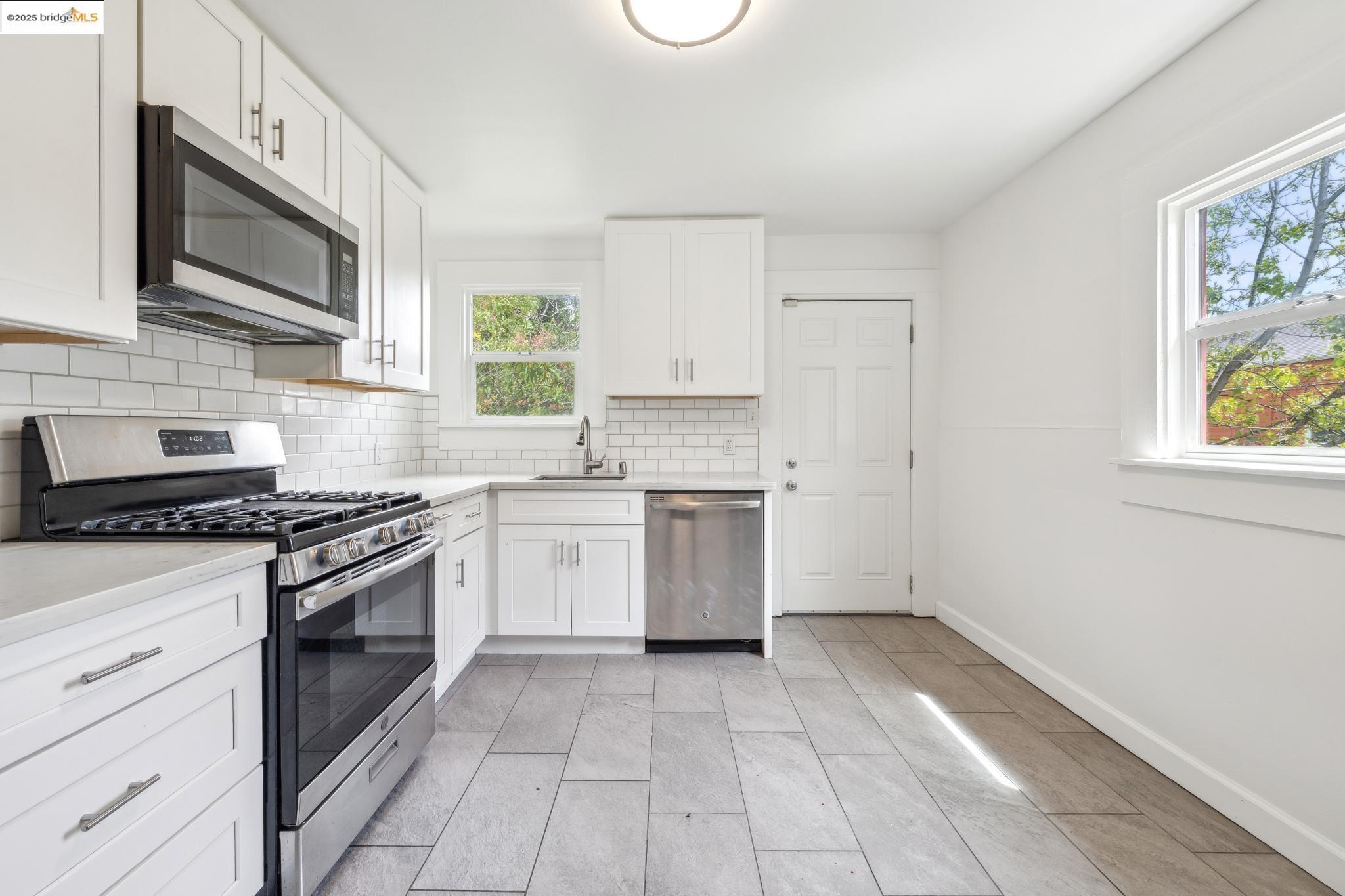 Detail Gallery Image 23 of 35 For 1434 10th St, Oakland,  CA 94607 - – Beds | – Baths