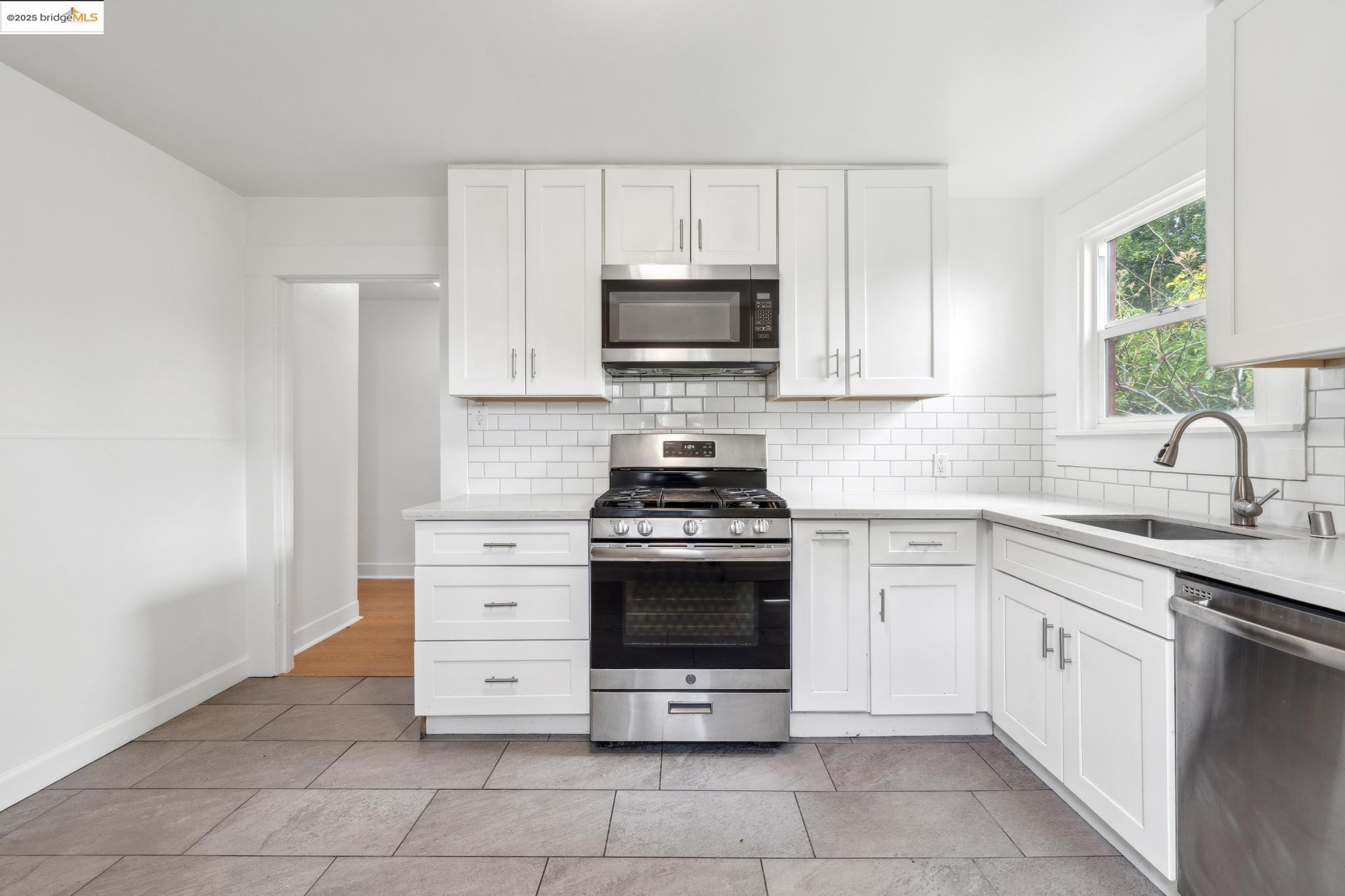 Detail Gallery Image 27 of 35 For 1434 10th St, Oakland,  CA 94607 - – Beds | – Baths
