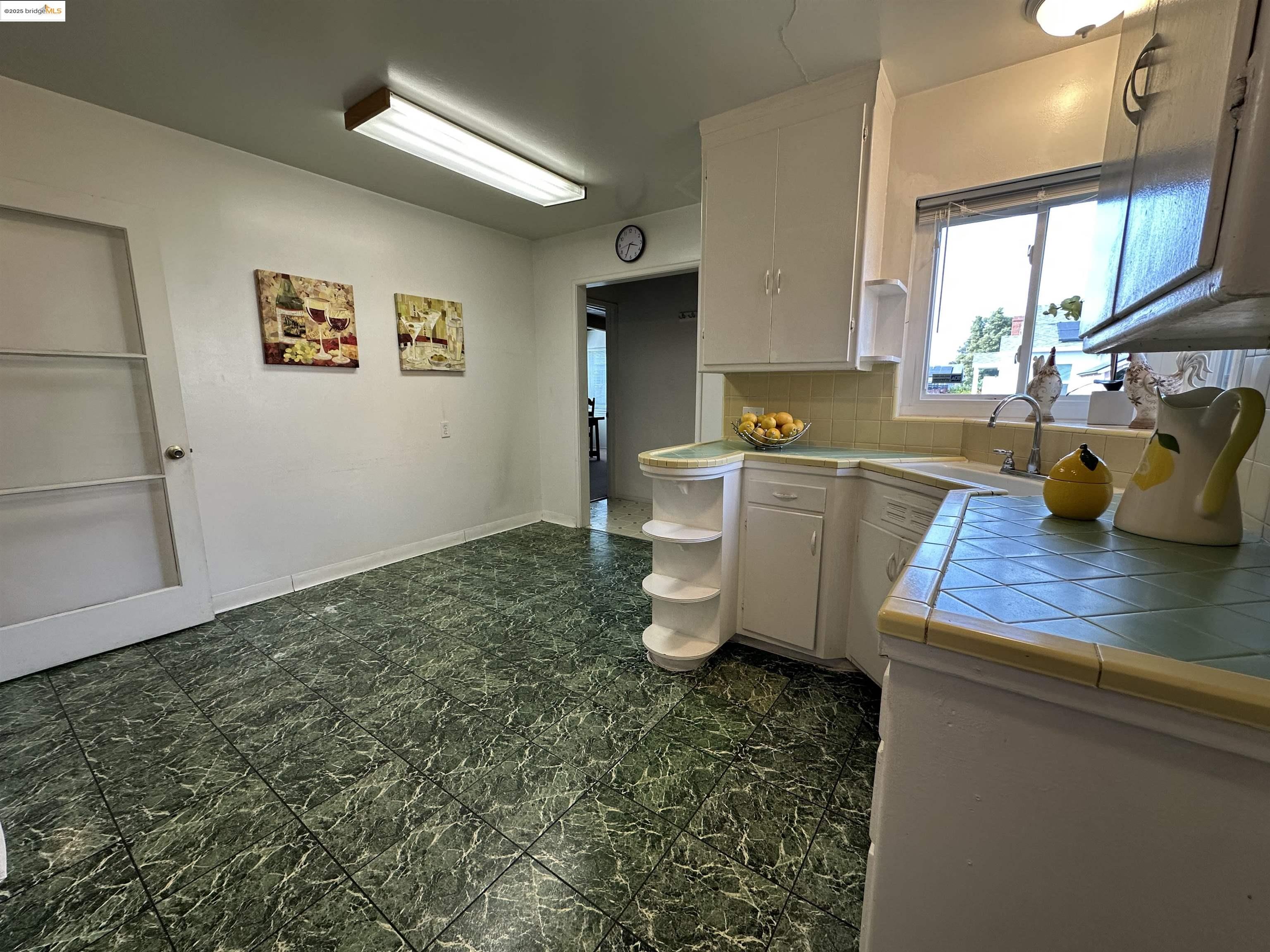Detail Gallery Image 22 of 55 For 2617 Lowell Ave, Richmond,  CA 94804 - 3 Beds | 2 Baths