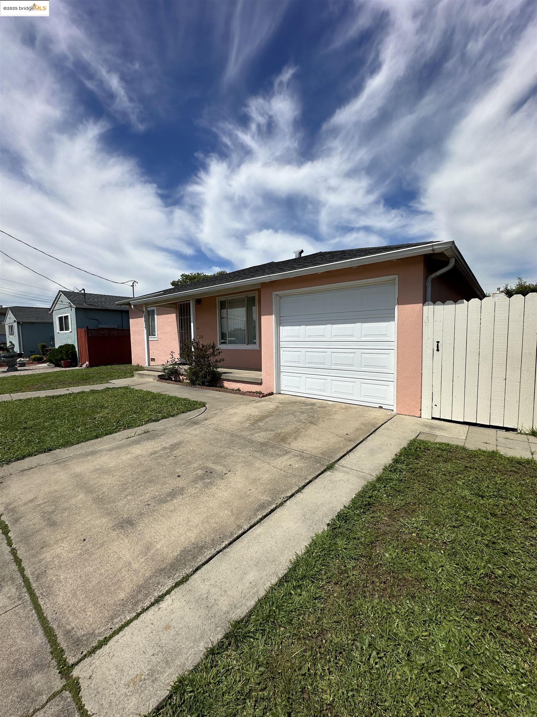 Detail Gallery Image 5 of 55 For 2617 Lowell Ave, Richmond,  CA 94804 - 3 Beds | 2 Baths