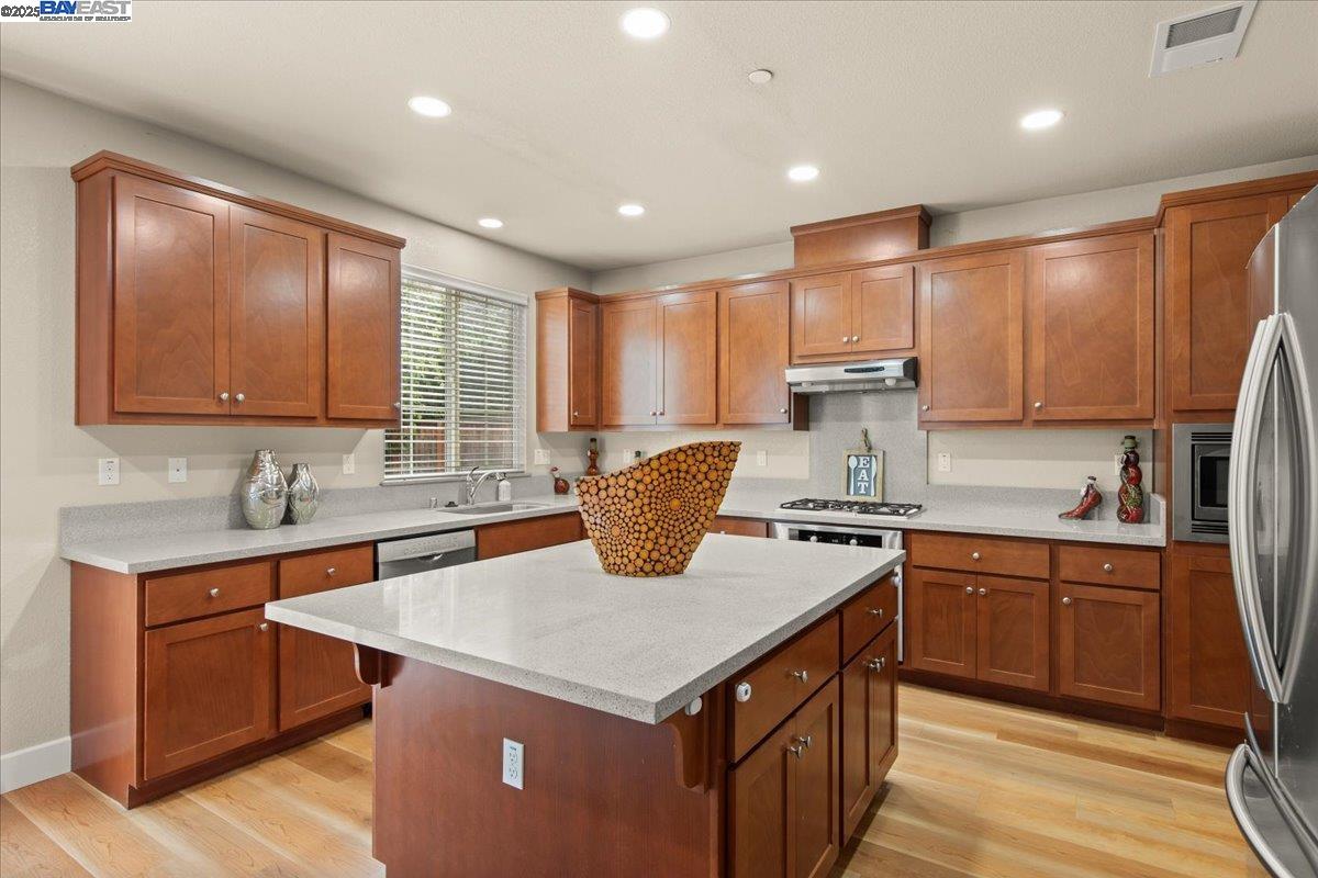 Detail Gallery Image 12 of 42 For 236 Gerald Cir, Milpitas,  CA 95035 - 3 Beds | 2/1 Baths