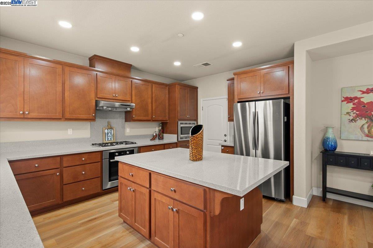 Detail Gallery Image 10 of 42 For 236 Gerald Cir, Milpitas,  CA 95035 - 3 Beds | 2/1 Baths