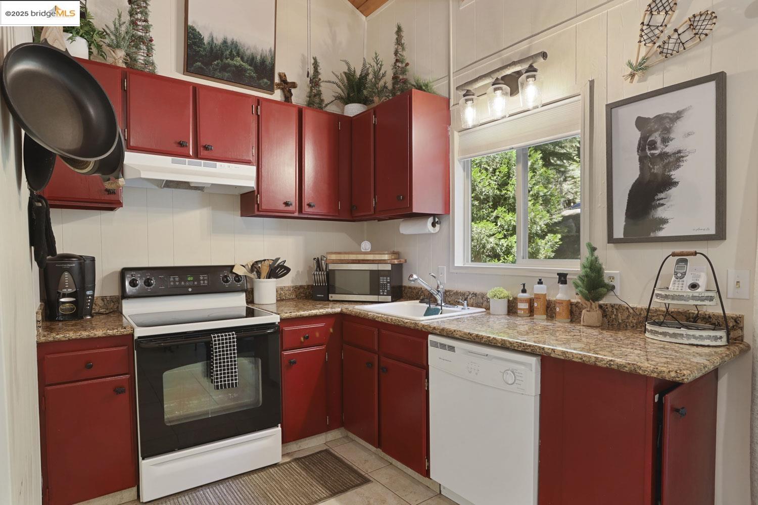 Detail Gallery Image 5 of 49 For 33840 Upper Leland Rd a,  Pinecrest,  CA 95375 - 3 Beds | 2 Baths