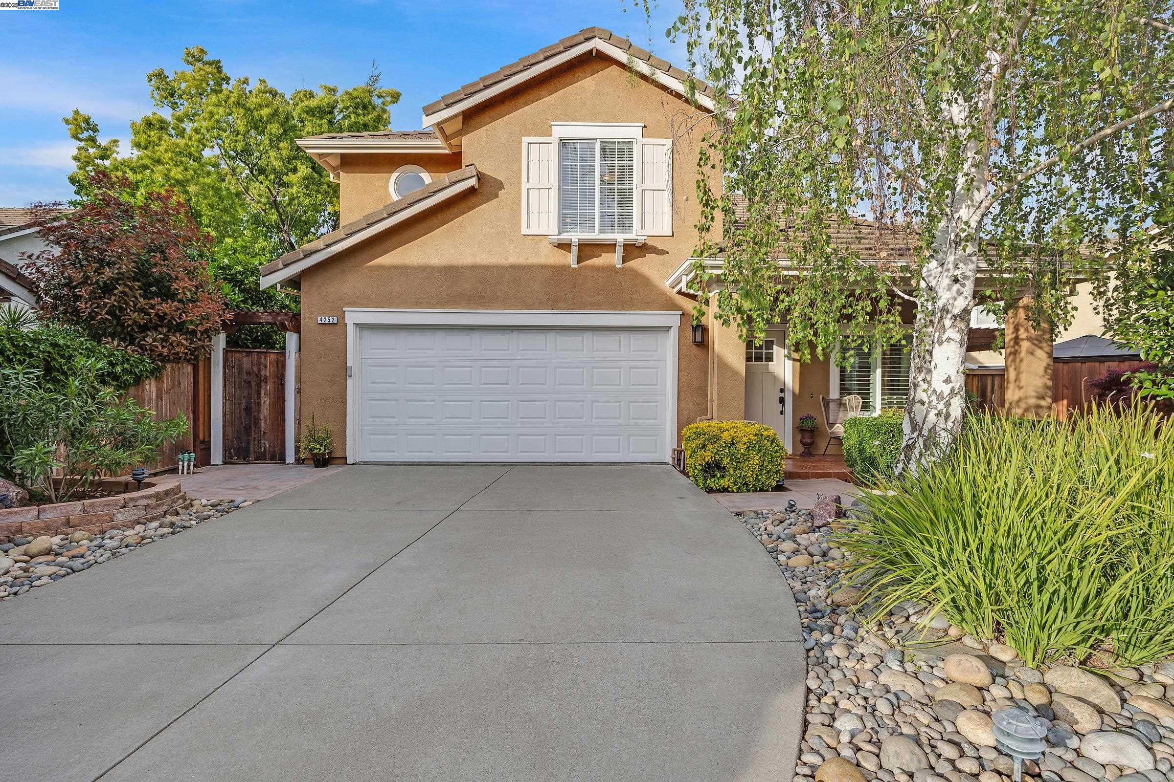 Detail Gallery Image 2 of 46 For 4252 Katie Lane, Pleasanton,  CA 94588 - 4 Beds | 2/1 Baths