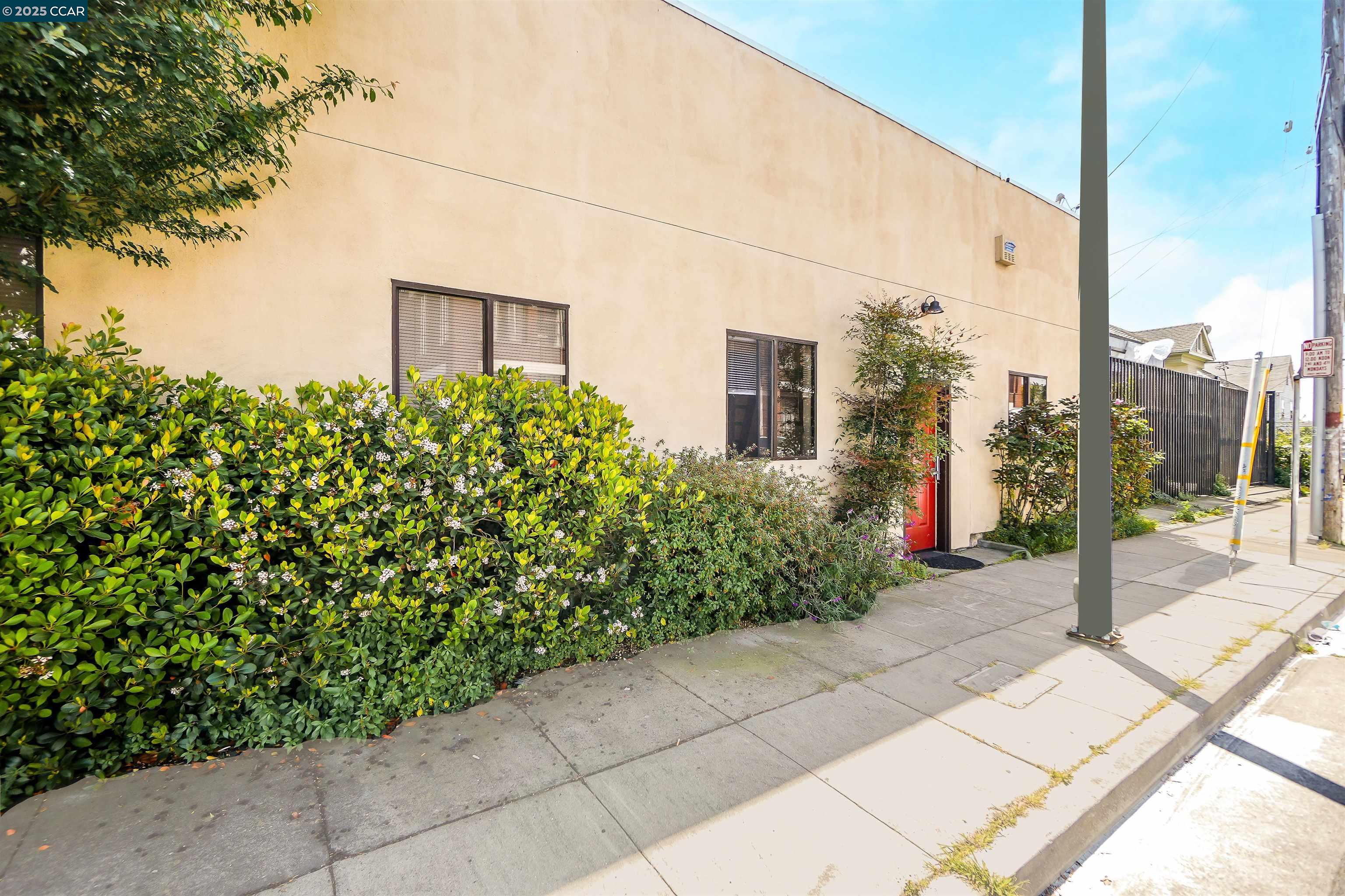 Detail Gallery Image 1 of 38 For 1092 Calcot Place, Oakland,  CA 94606 - – Beds | – Baths