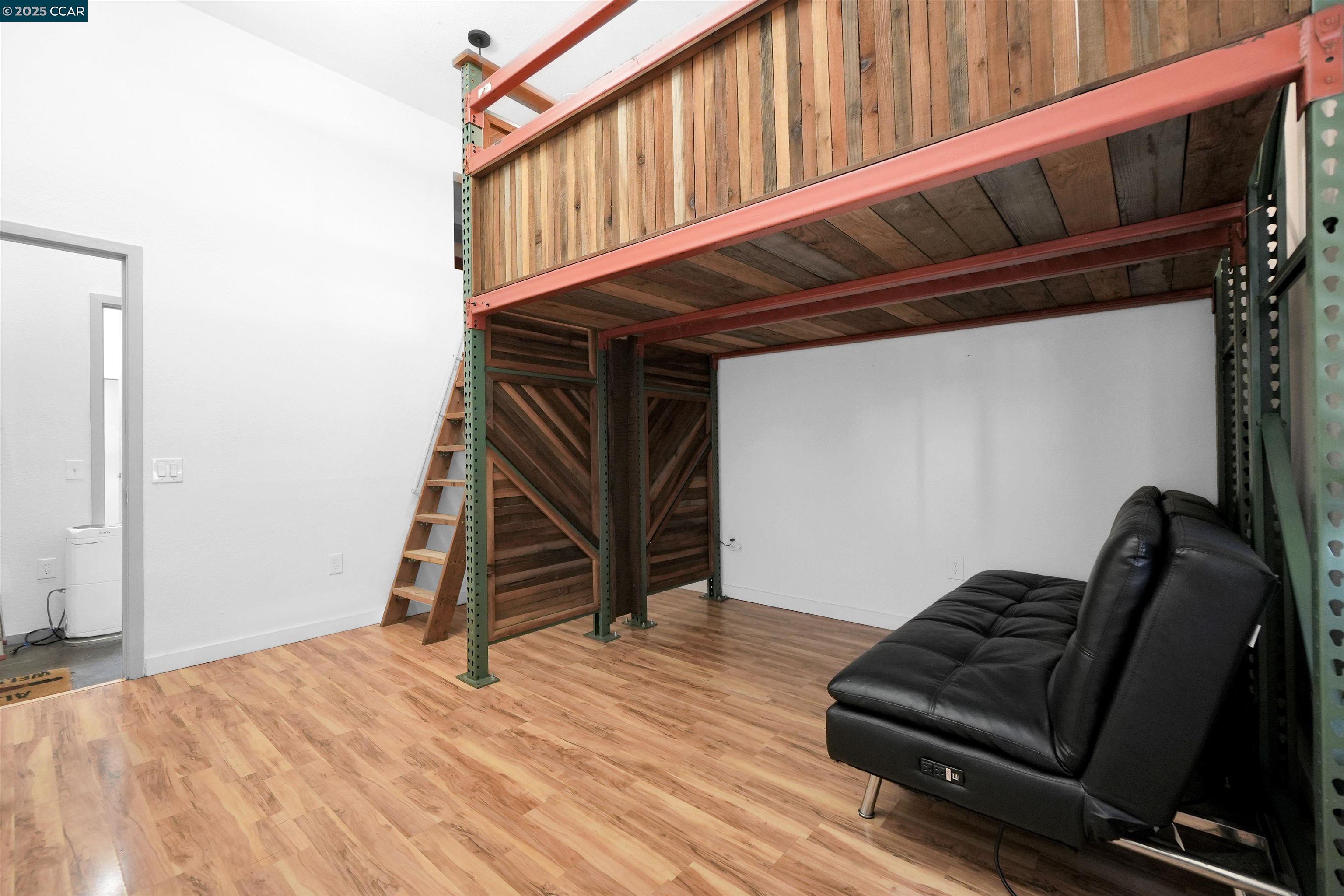 Detail Gallery Image 12 of 38 For 1092 Calcot Place, Oakland,  CA 94606 - – Beds | – Baths