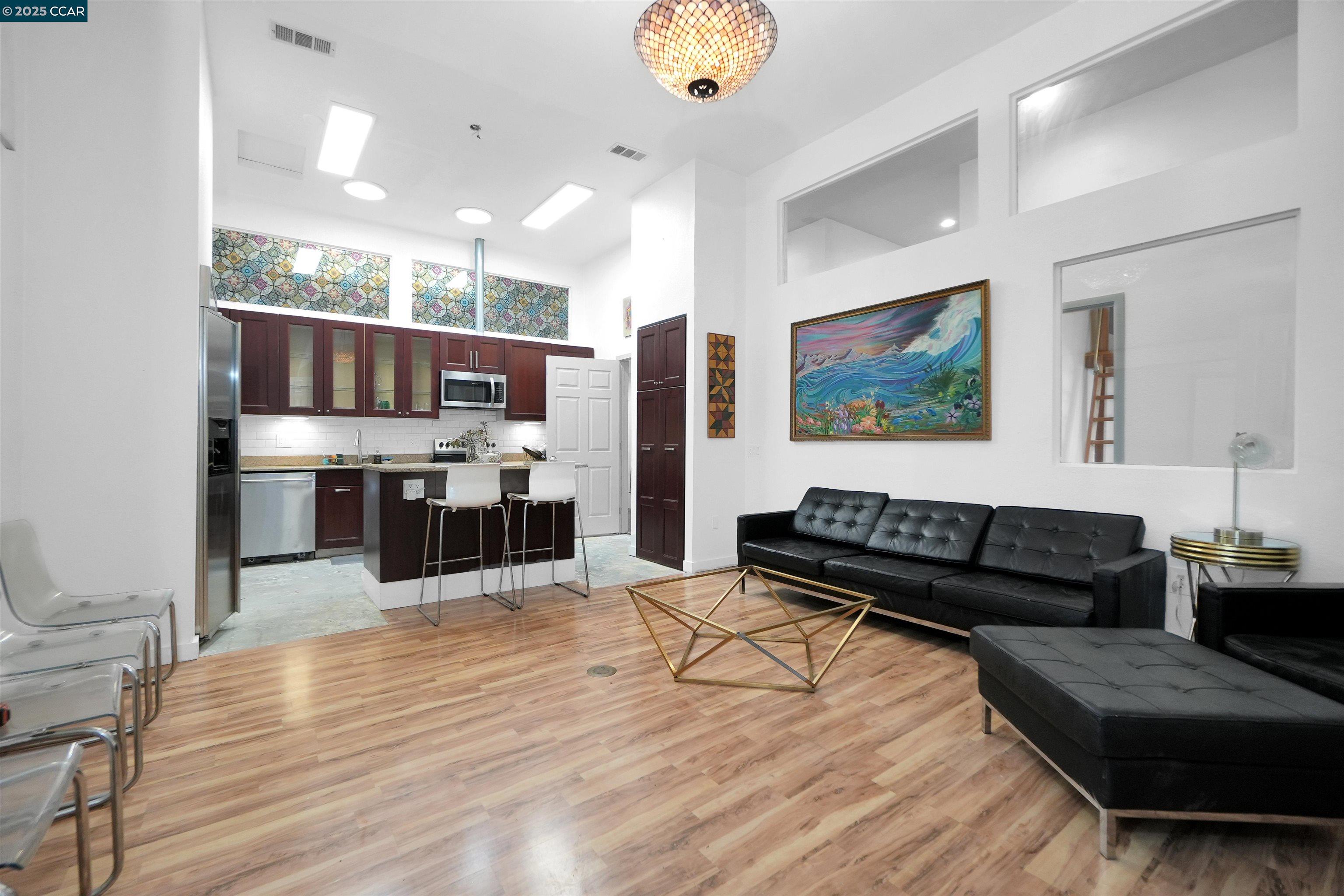 Detail Gallery Image 18 of 38 For 1092 Calcot Place, Oakland,  CA 94606 - – Beds | – Baths