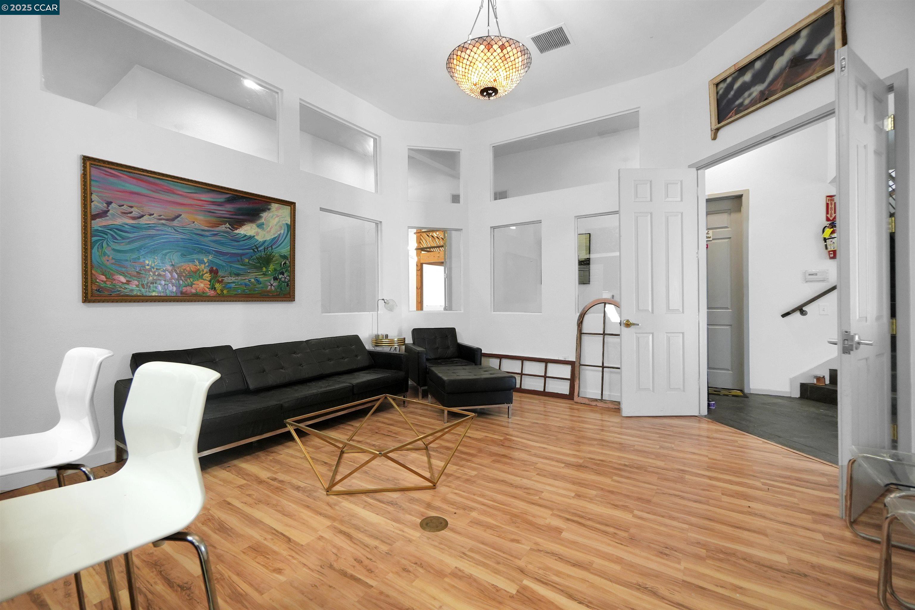Detail Gallery Image 19 of 38 For 1092 Calcot Place, Oakland,  CA 94606 - – Beds | – Baths