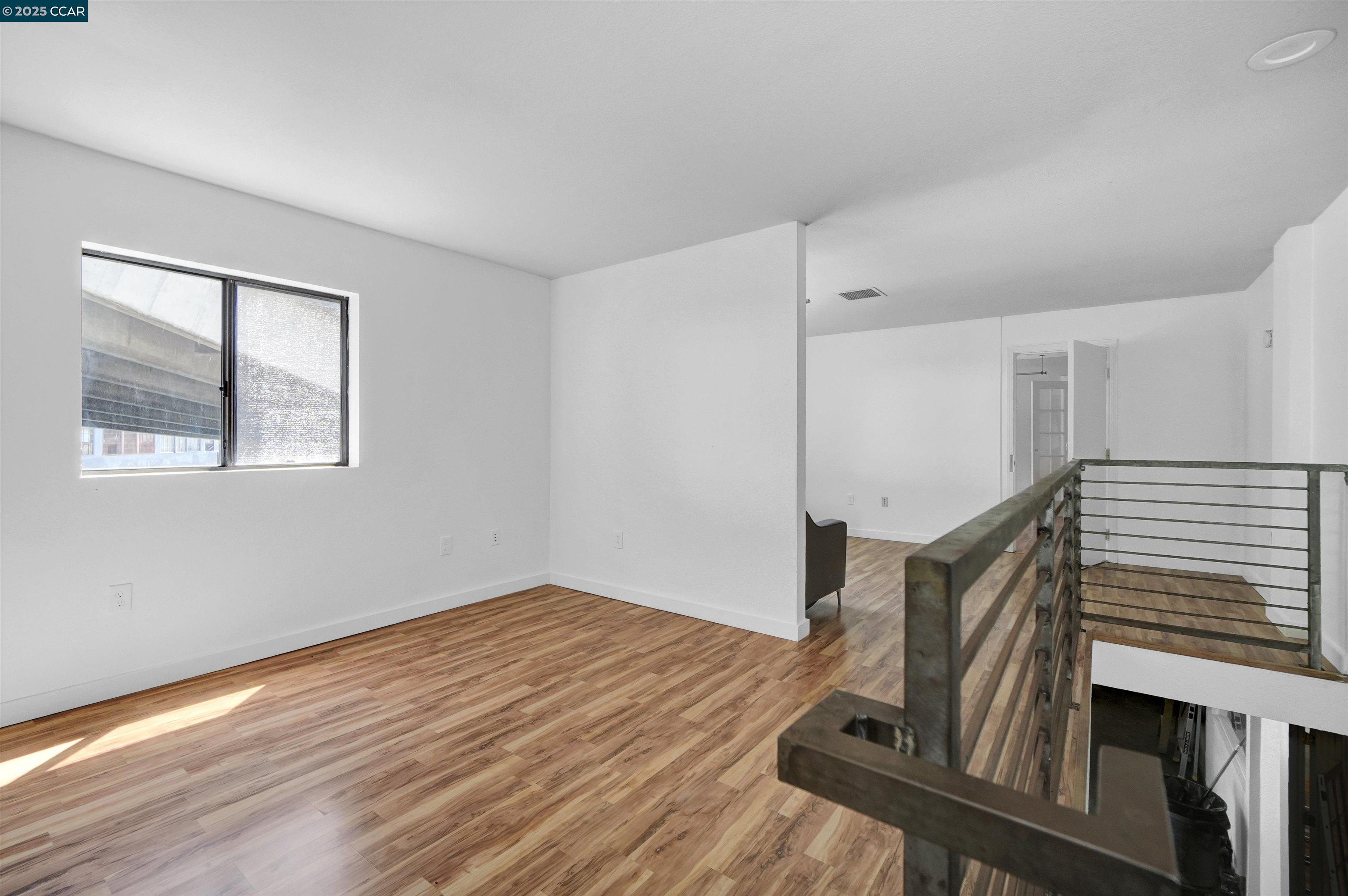 Detail Gallery Image 26 of 38 For 1092 Calcot Place, Oakland,  CA 94606 - – Beds | – Baths