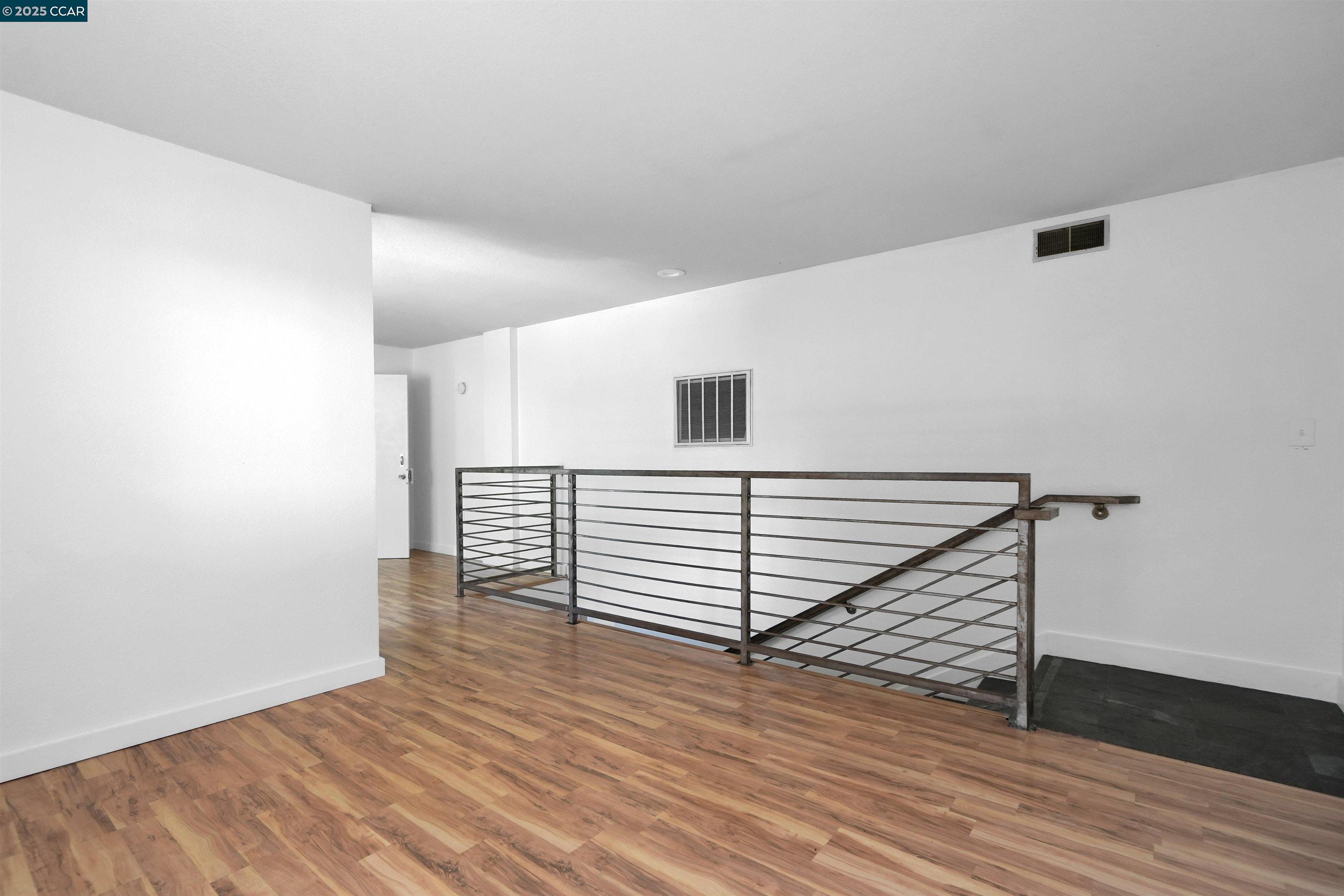Detail Gallery Image 27 of 38 For 1092 Calcot Place, Oakland,  CA 94606 - – Beds | – Baths