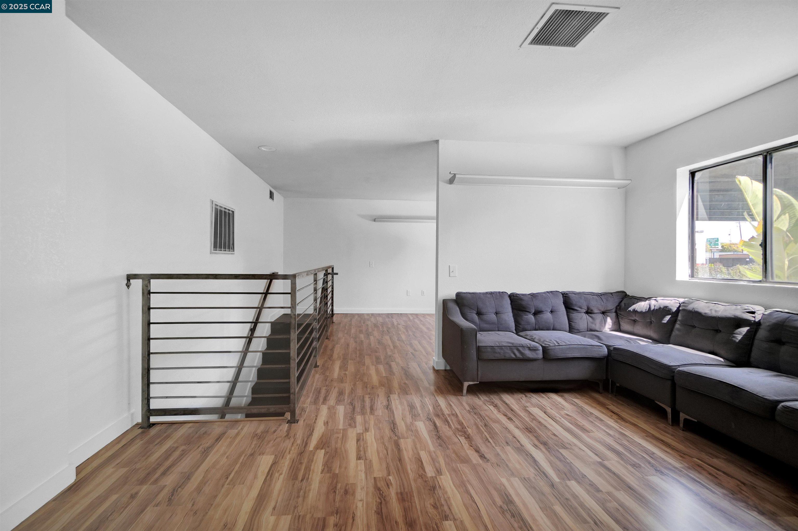 Detail Gallery Image 28 of 38 For 1092 Calcot Place, Oakland,  CA 94606 - – Beds | – Baths