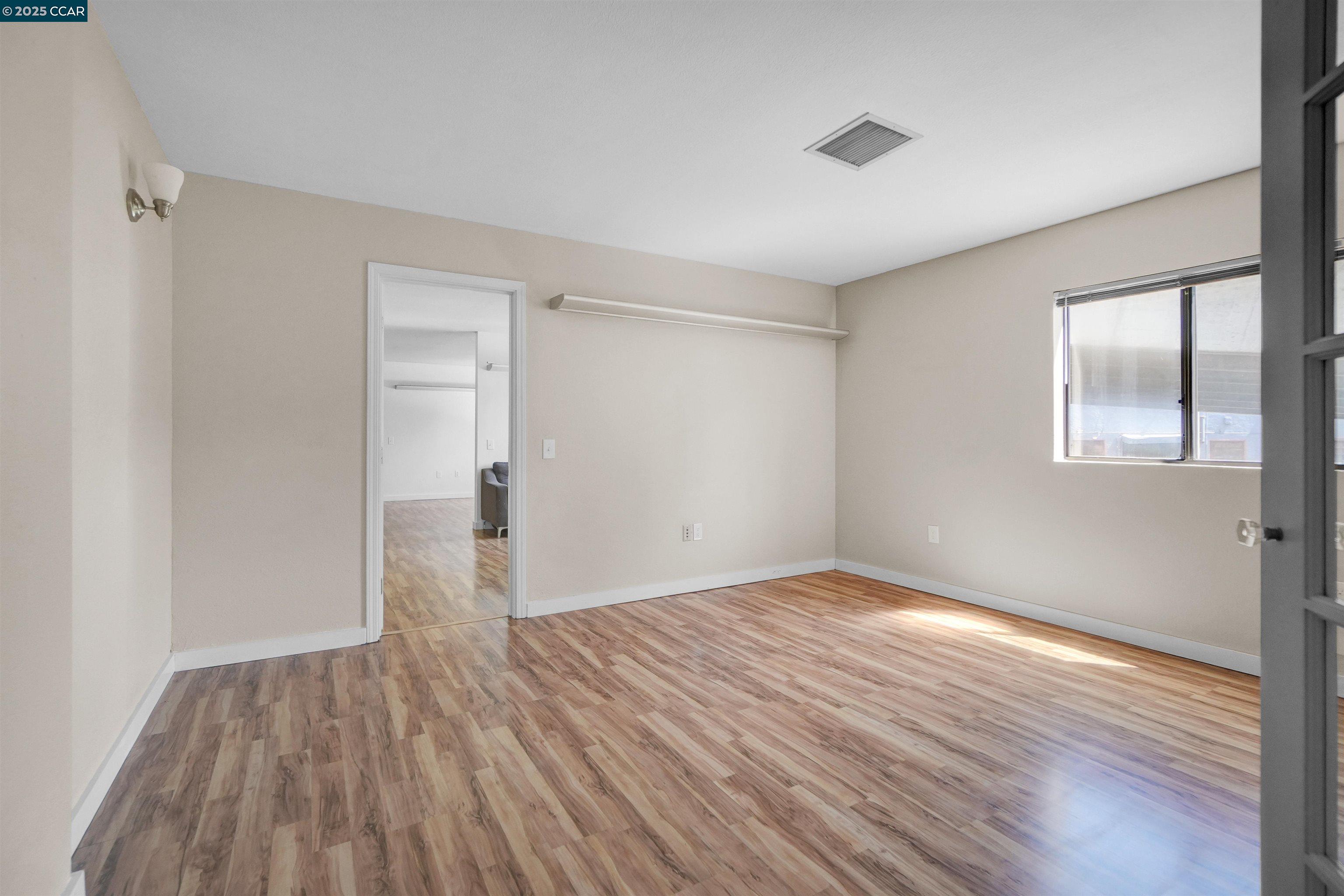 Detail Gallery Image 30 of 38 For 1092 Calcot Place, Oakland,  CA 94606 - – Beds | – Baths
