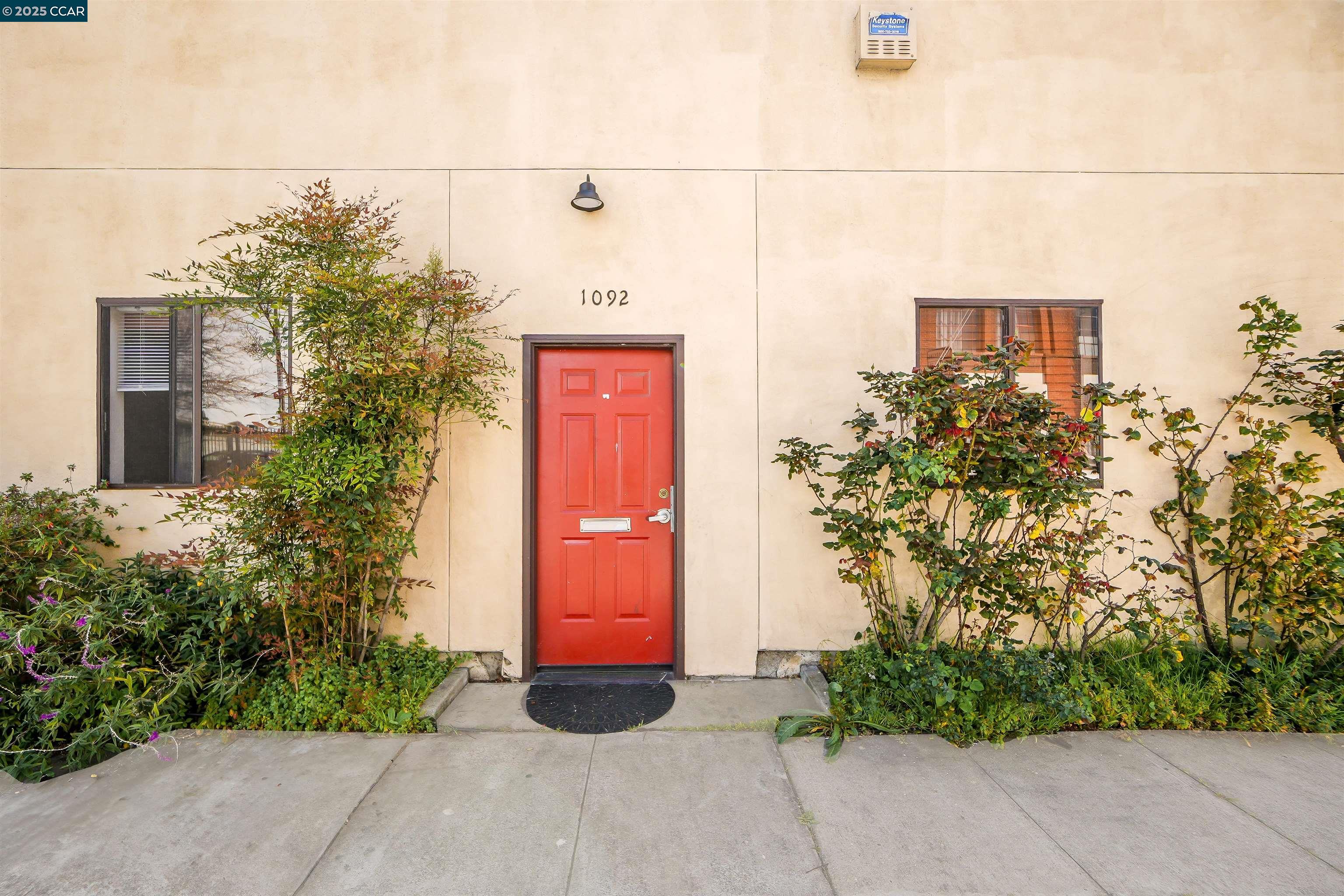 Detail Gallery Image 4 of 38 For 1092 Calcot Place, Oakland,  CA 94606 - – Beds | – Baths