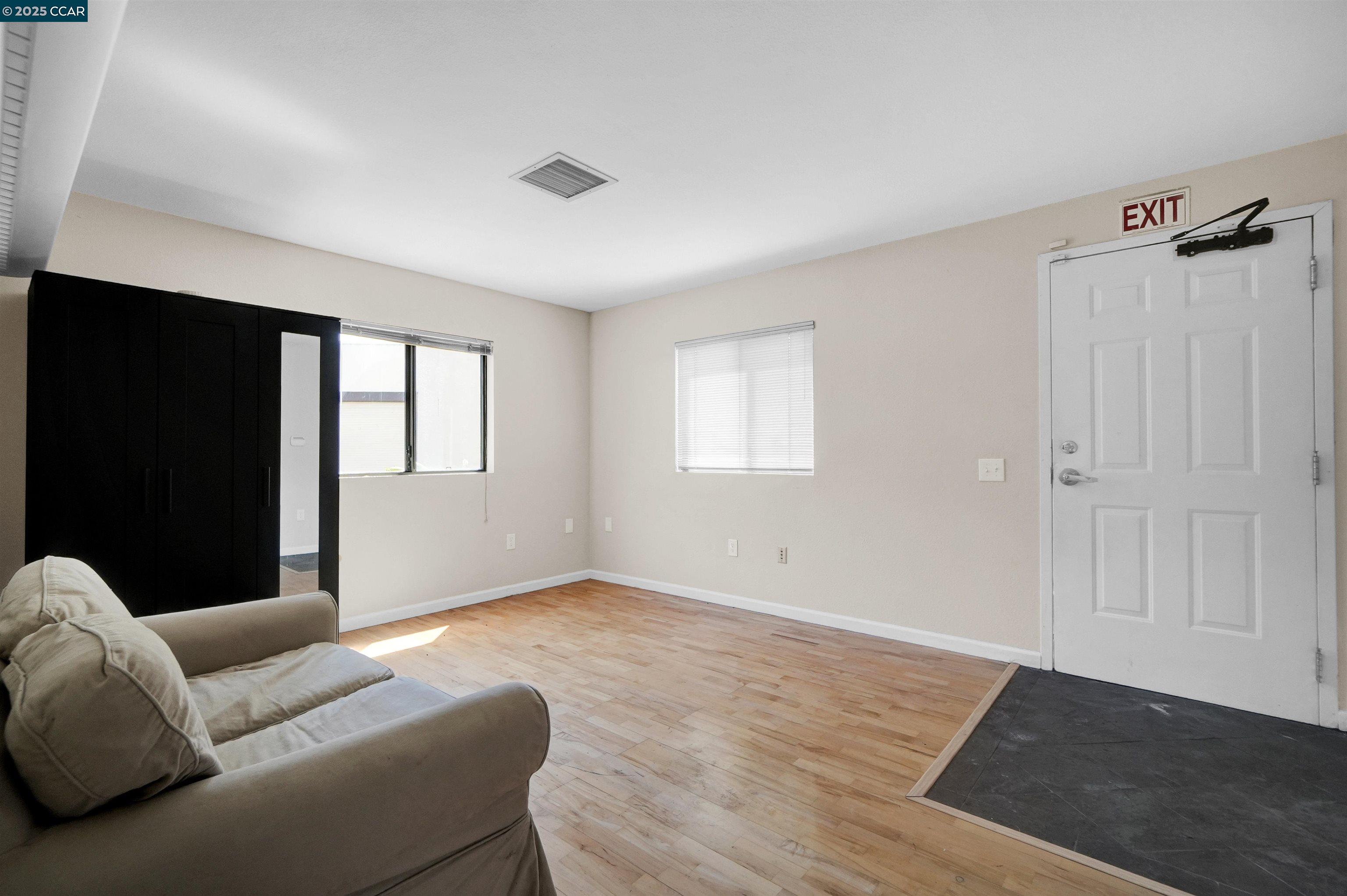 Detail Gallery Image 31 of 38 For 1092 Calcot Place, Oakland,  CA 94606 - – Beds | – Baths