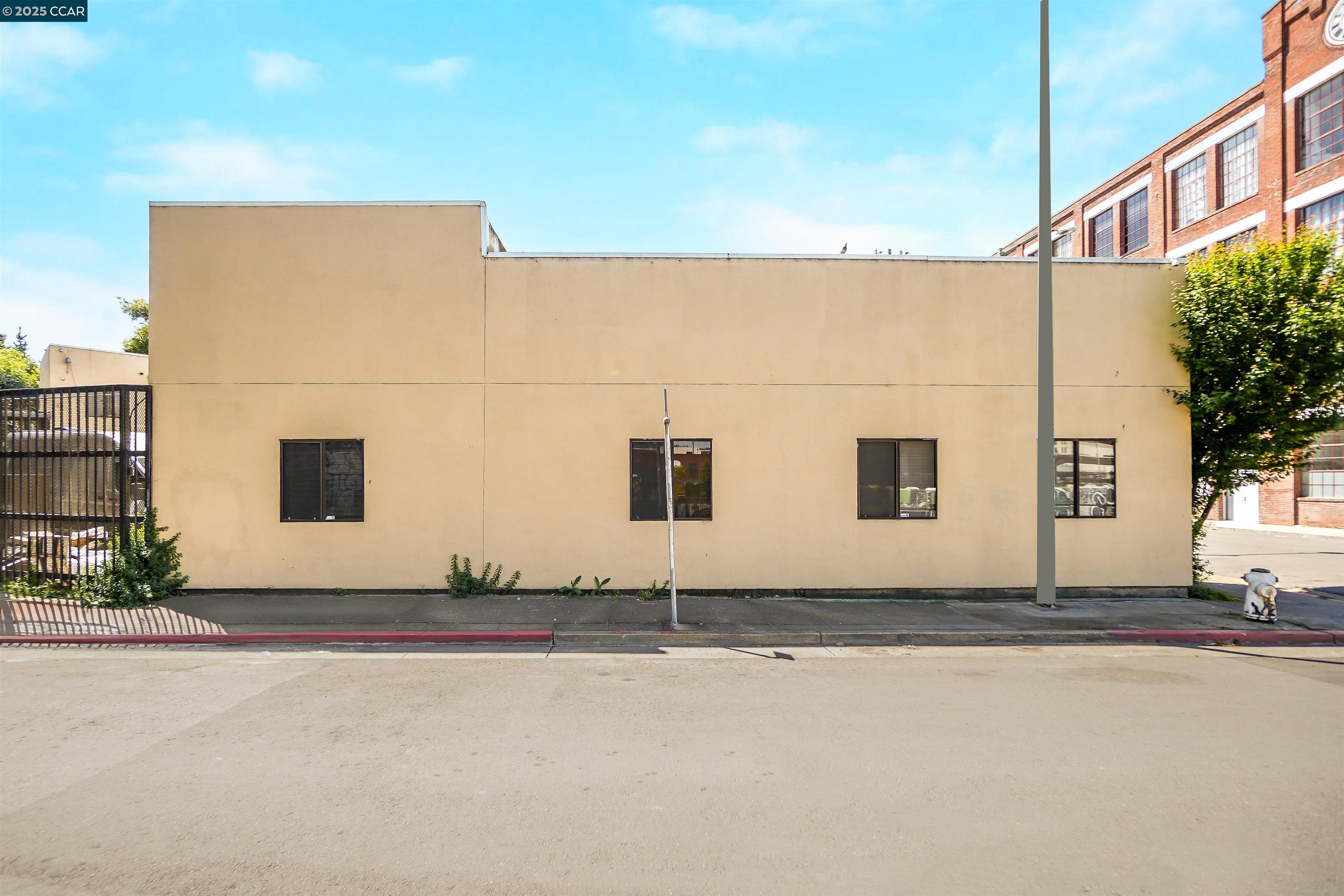 Detail Gallery Image 6 of 38 For 1092 Calcot Place, Oakland,  CA 94606 - – Beds | – Baths
