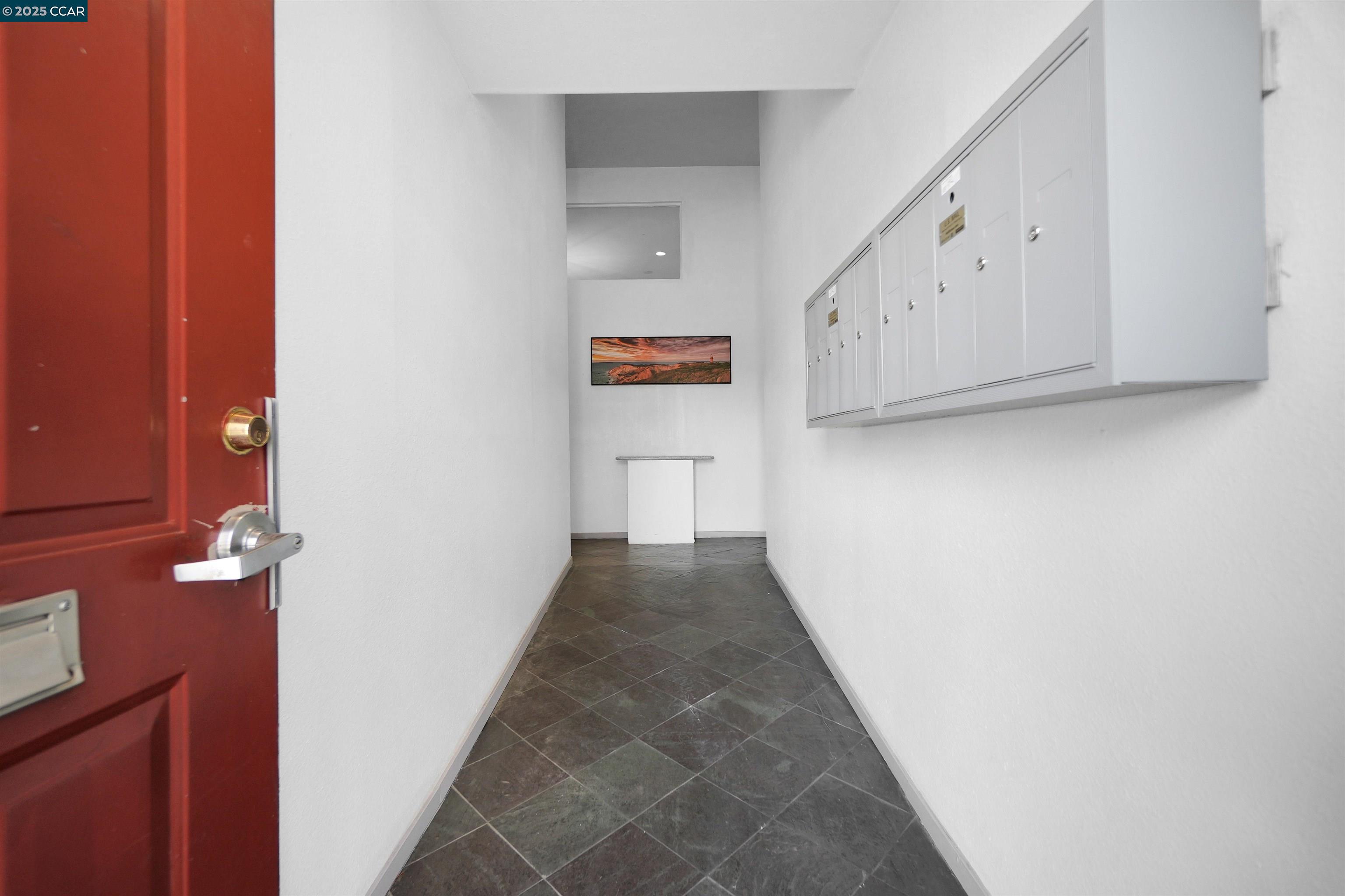 Detail Gallery Image 7 of 38 For 1092 Calcot Place, Oakland,  CA 94606 - – Beds | – Baths