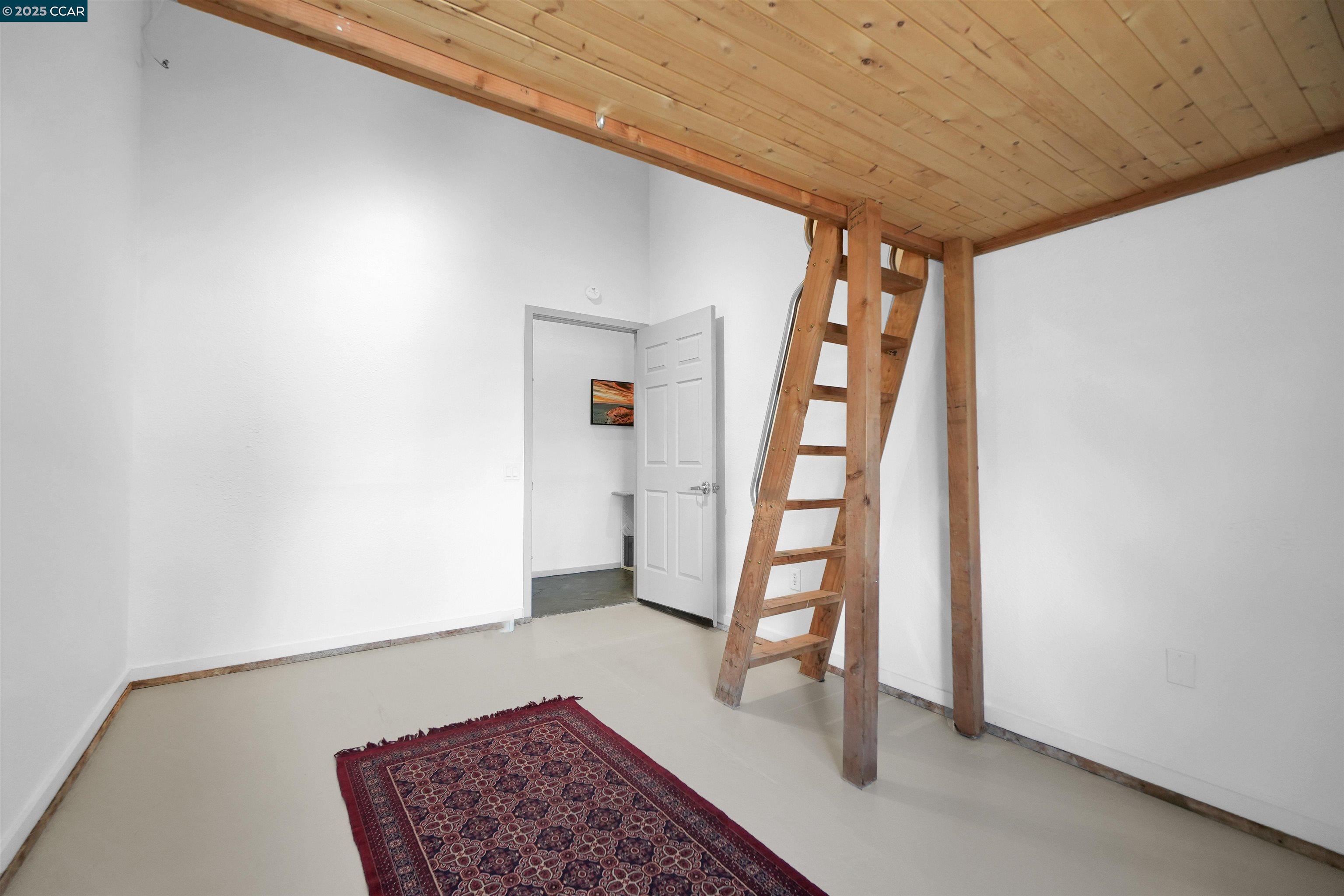 Detail Gallery Image 10 of 38 For 1092 Calcot Place, Oakland,  CA 94606 - – Beds | – Baths
