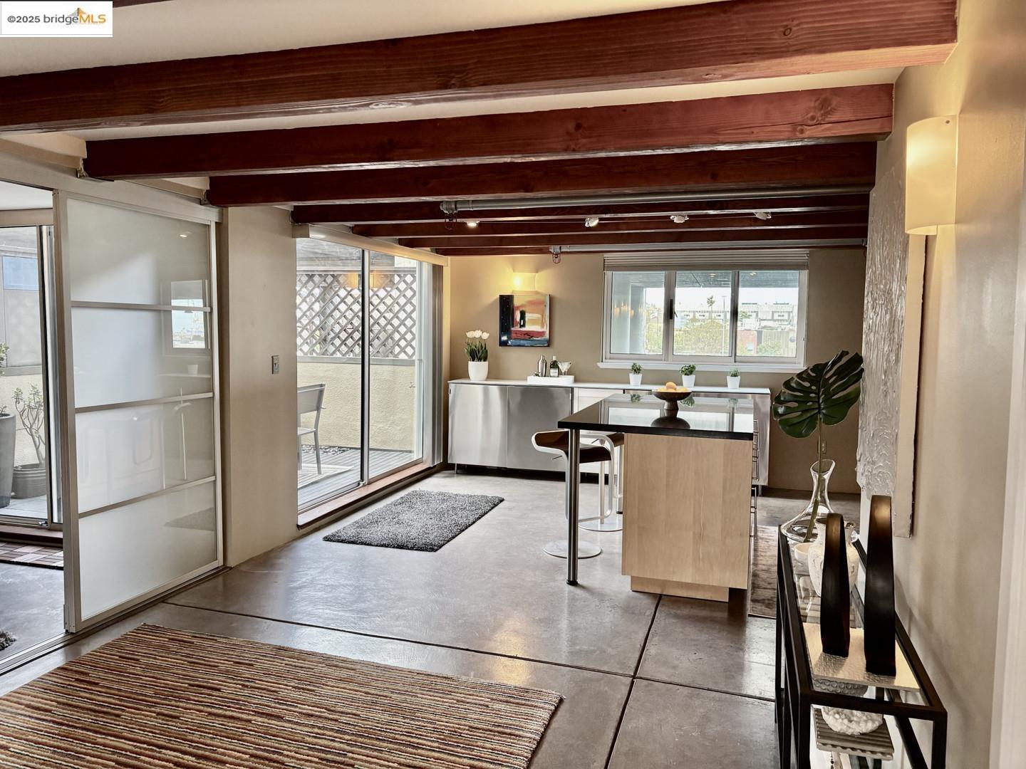 Detail Gallery Image 2 of 40 For 701 Pennsylvania Ave #109,  San Francisco,  CA 94107 - 2 Beds | 2 Baths