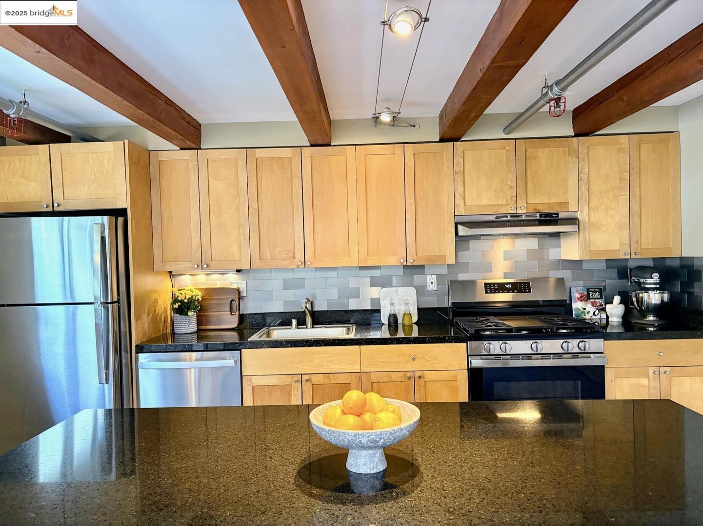 Detail Gallery Image 6 of 40 For 701 Pennsylvania Ave #109,  San Francisco,  CA 94107 - 2 Beds | 2 Baths