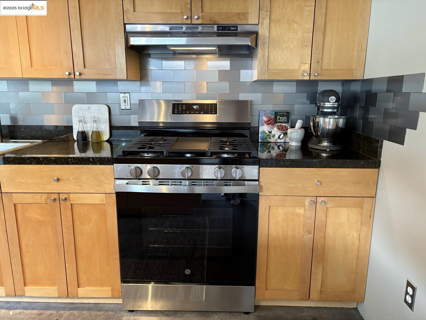 Detail Gallery Image 7 of 40 For 701 Pennsylvania Ave #109,  San Francisco,  CA 94107 - 2 Beds | 2 Baths