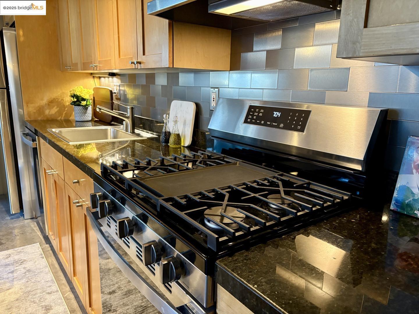 Detail Gallery Image 8 of 40 For 701 Pennsylvania Ave #109,  San Francisco,  CA 94107 - 2 Beds | 2 Baths