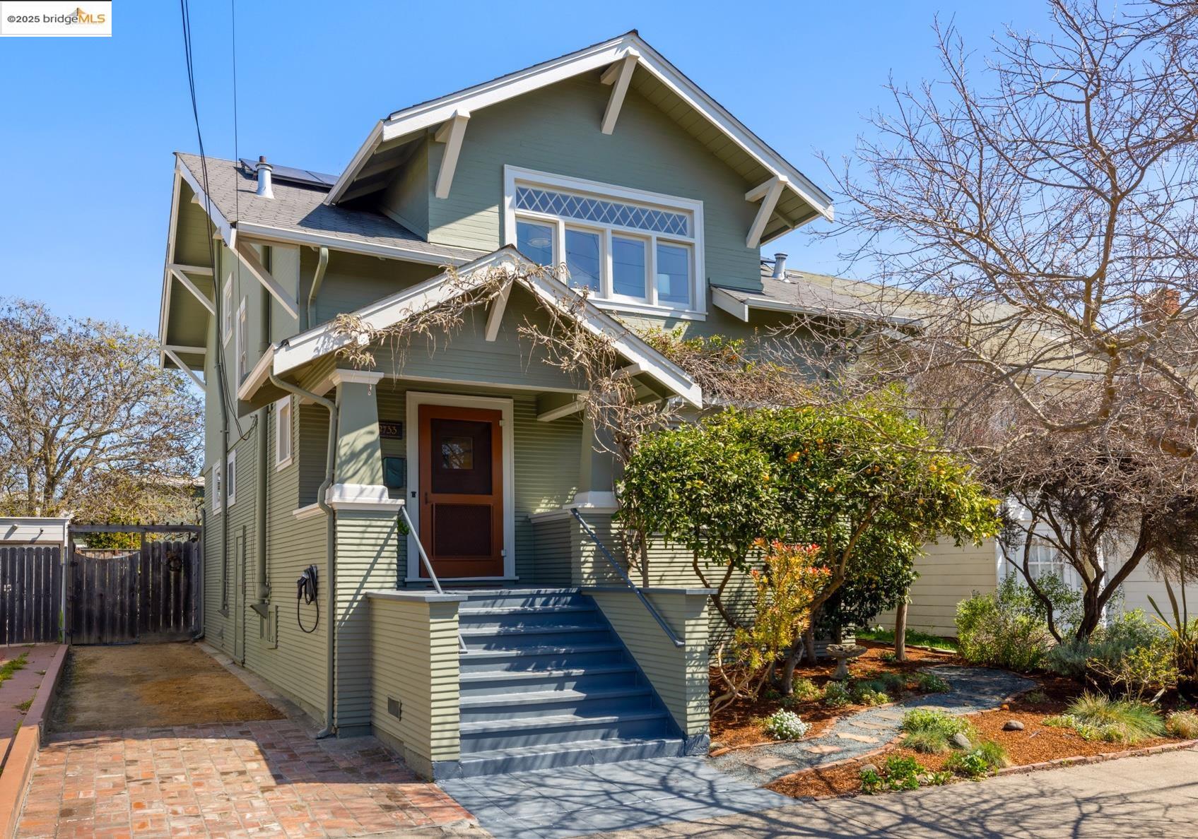 Detail Gallery Image 1 of 1 For 2733 Dohr St, Berkeley,  CA 94702 - 3 Beds | 2 Baths