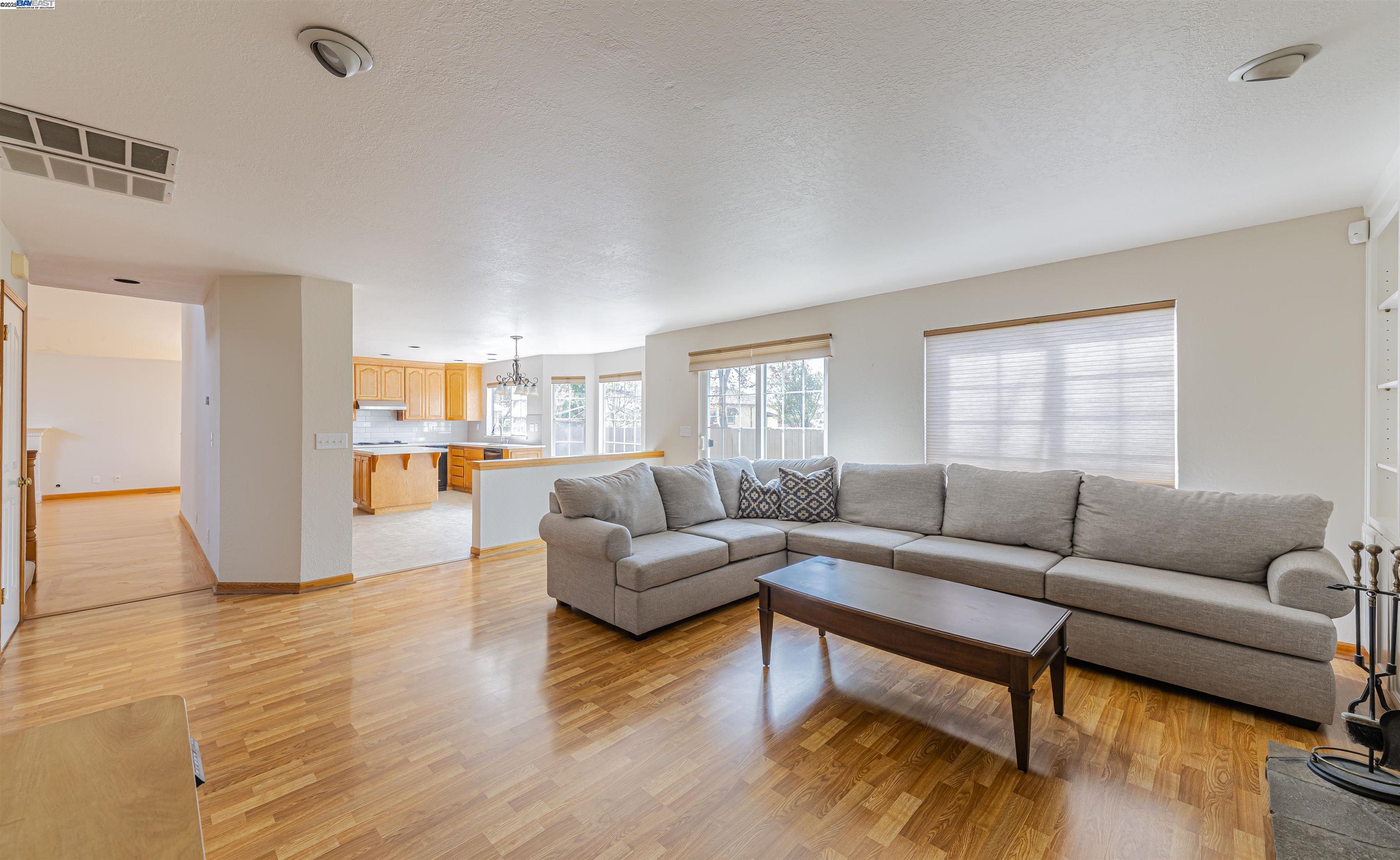 Detail Gallery Image 11 of 30 For 3629 Corte Rubiolo, Castro Valley,  CA 94546 - 4 Beds | 3 Baths