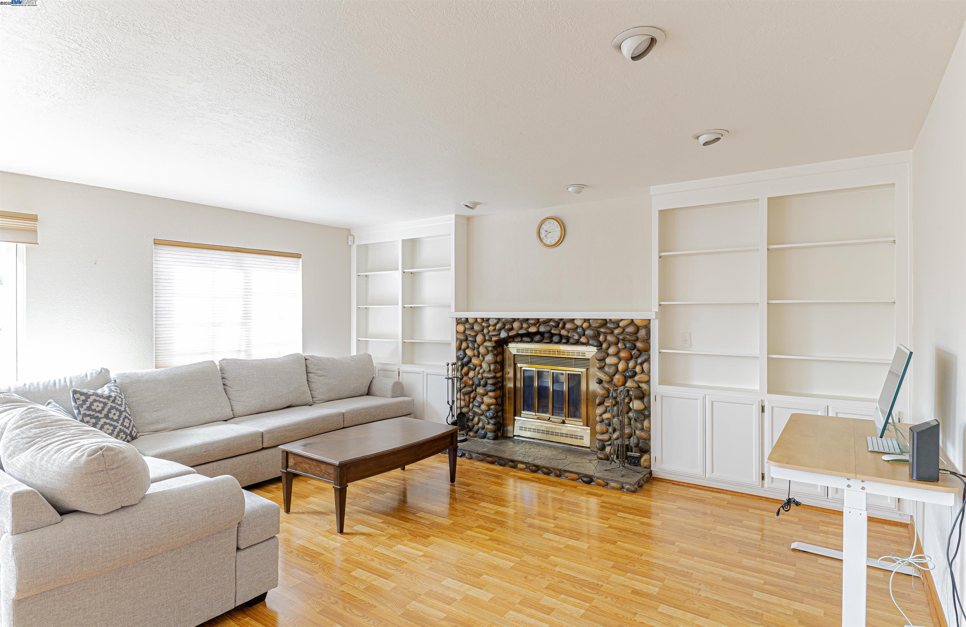 Detail Gallery Image 12 of 30 For 3629 Corte Rubiolo, Castro Valley,  CA 94546 - 4 Beds | 3 Baths