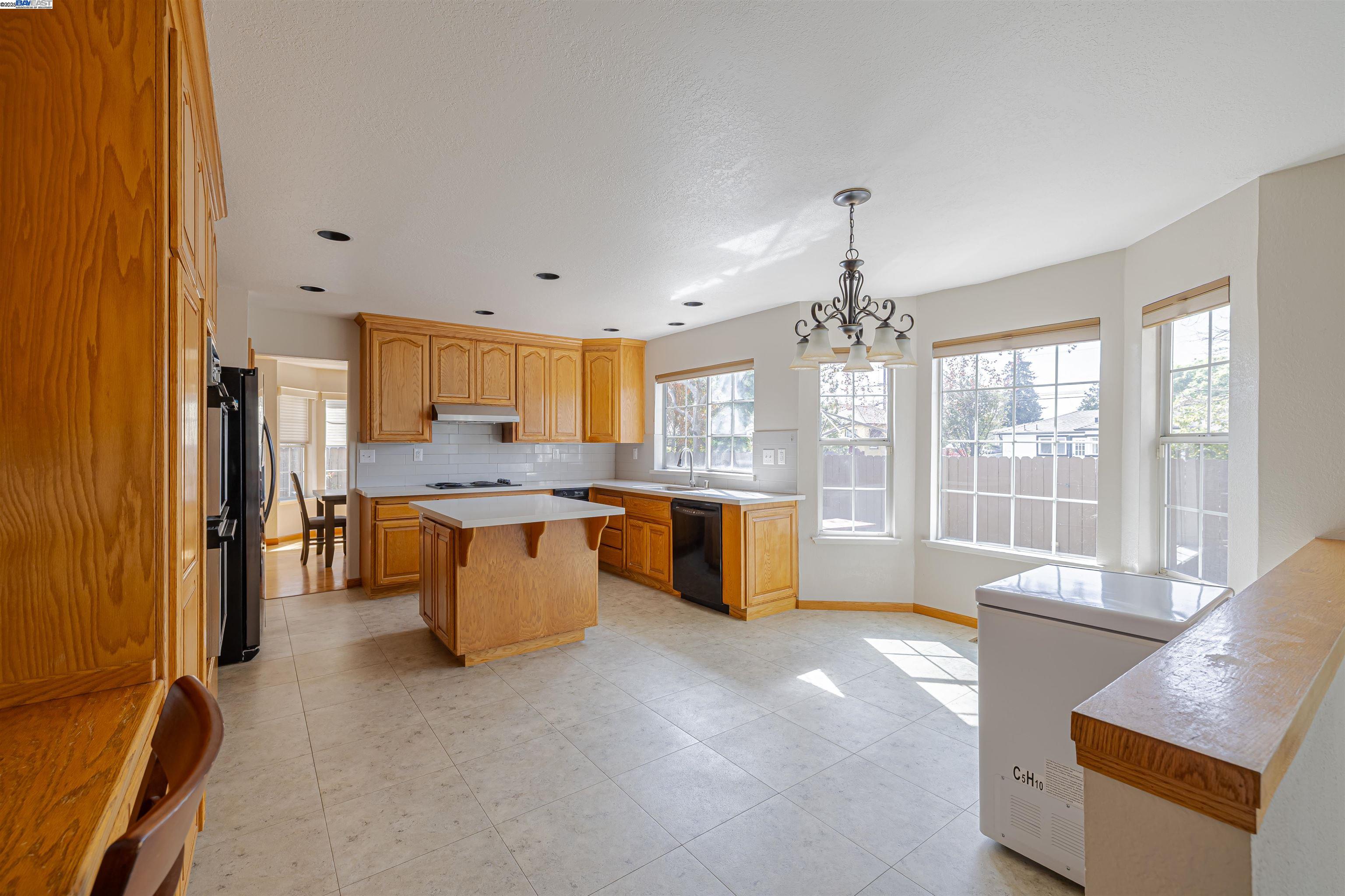 Detail Gallery Image 13 of 30 For 3629 Corte Rubiolo, Castro Valley,  CA 94546 - 4 Beds | 3 Baths