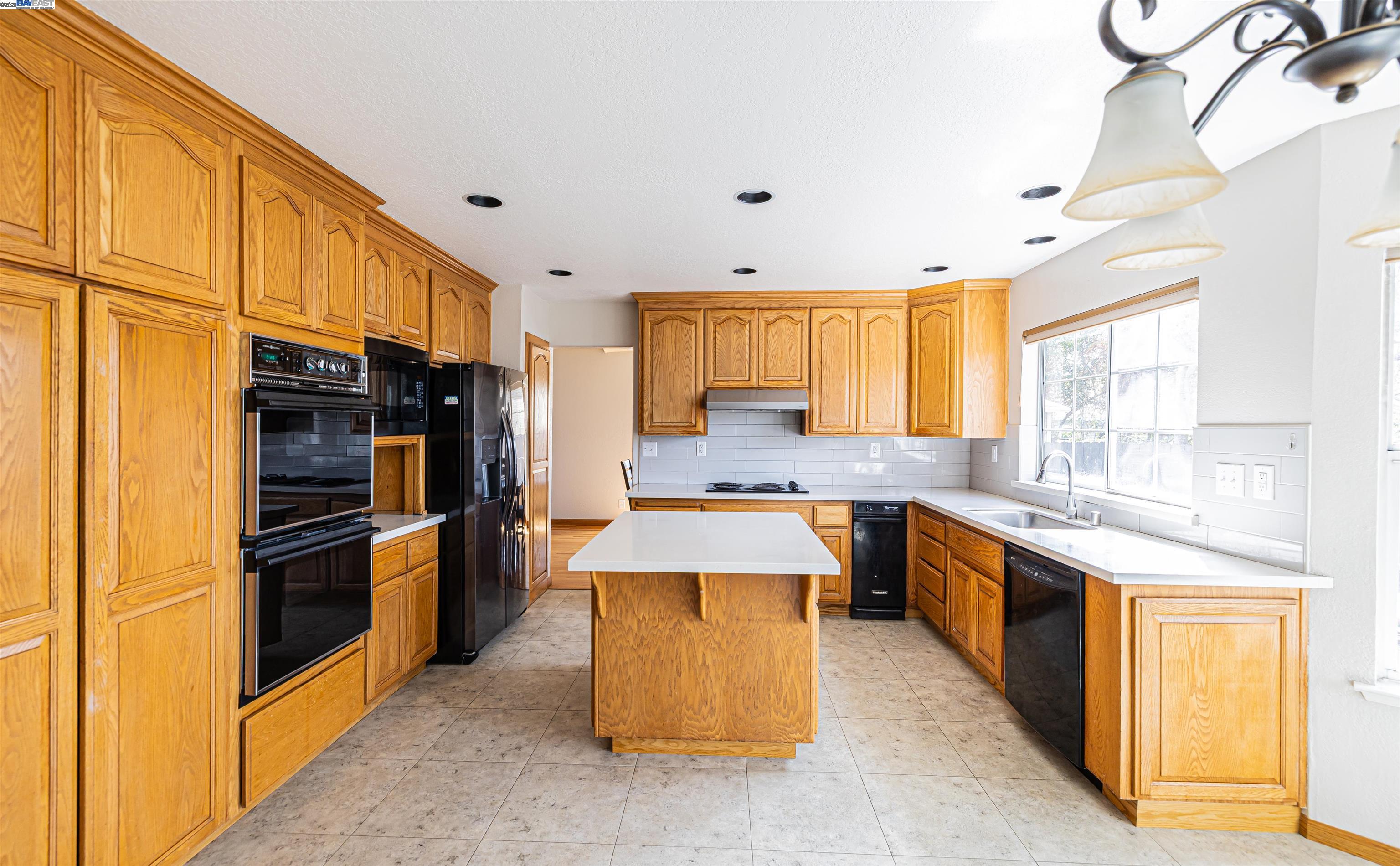Detail Gallery Image 16 of 30 For 3629 Corte Rubiolo, Castro Valley,  CA 94546 - 4 Beds | 3 Baths