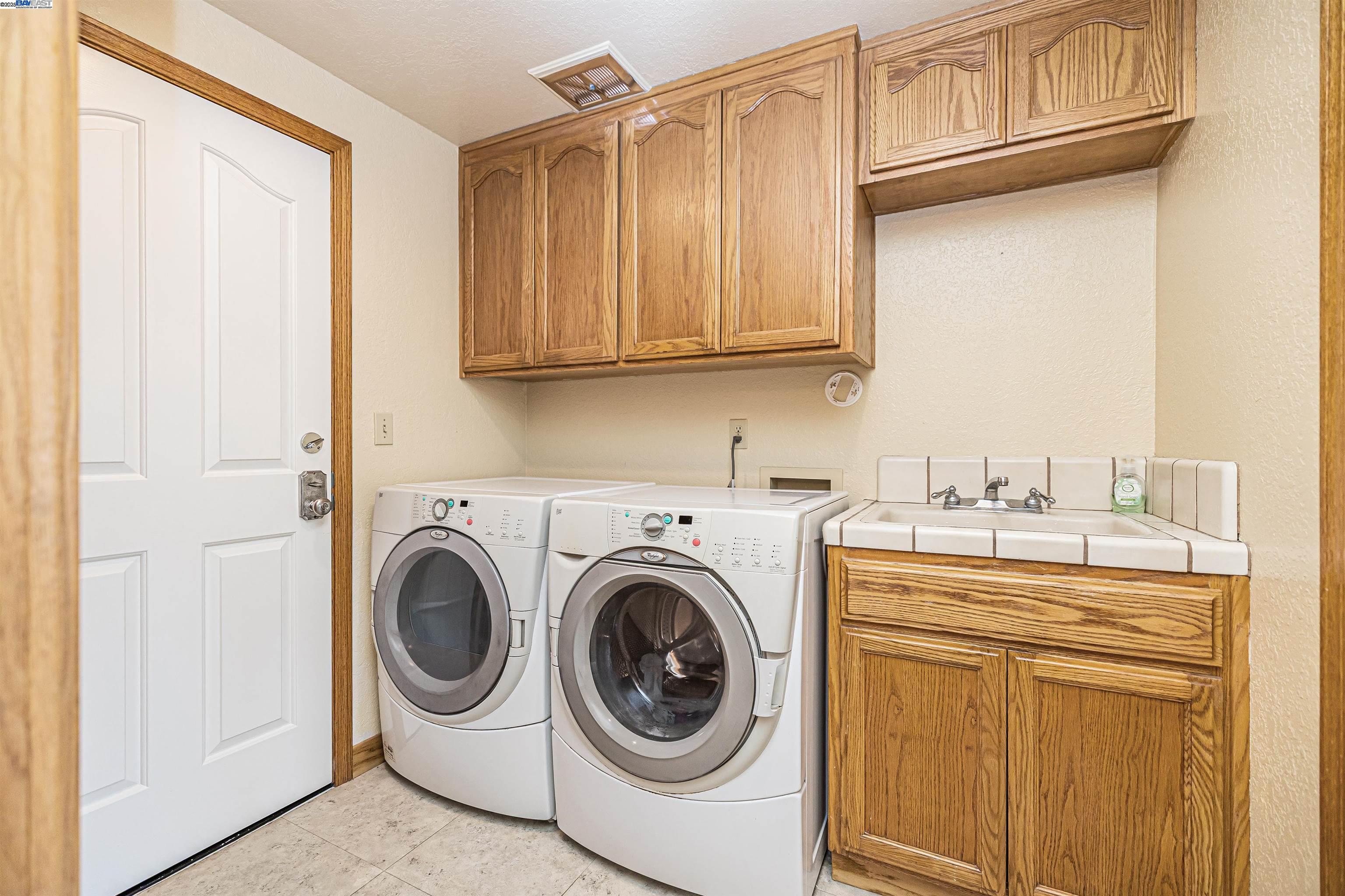 Detail Gallery Image 17 of 30 For 3629 Corte Rubiolo, Castro Valley,  CA 94546 - 4 Beds | 3 Baths