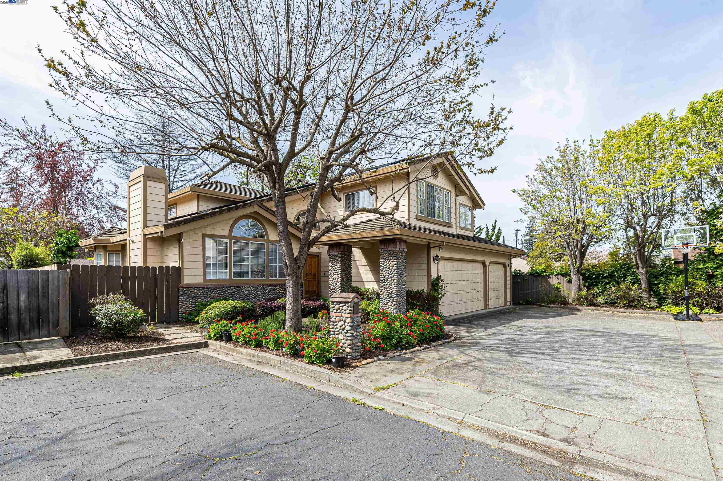 Detail Gallery Image 3 of 30 For 3629 Corte Rubiolo, Castro Valley,  CA 94546 - 4 Beds | 3 Baths