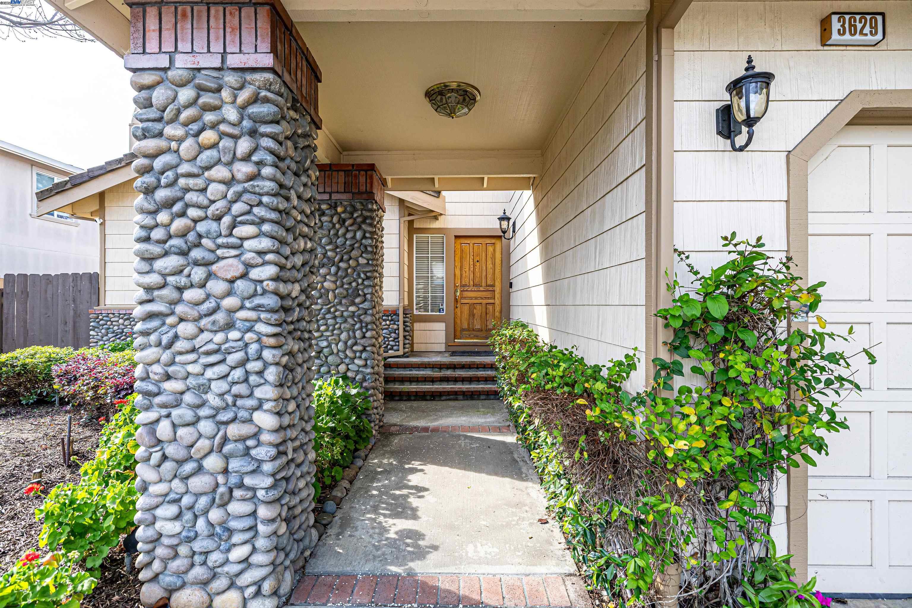 Detail Gallery Image 4 of 30 For 3629 Corte Rubiolo, Castro Valley,  CA 94546 - 4 Beds | 3 Baths