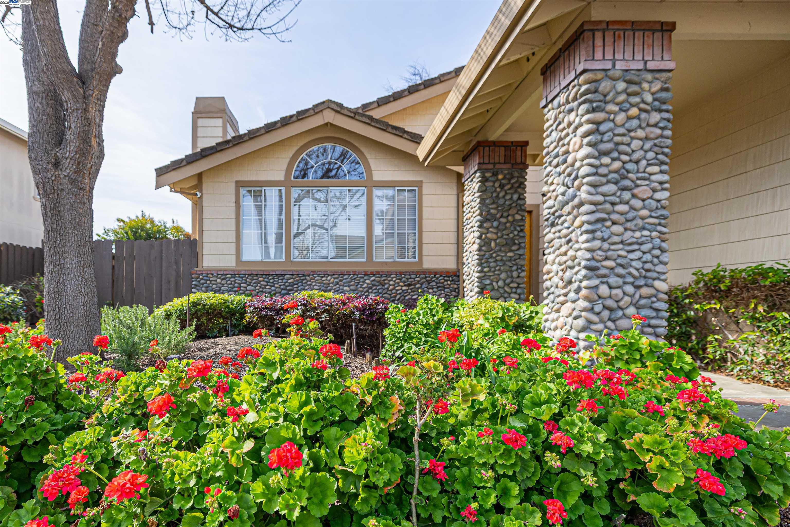 Detail Gallery Image 5 of 30 For 3629 Corte Rubiolo, Castro Valley,  CA 94546 - 4 Beds | 3 Baths