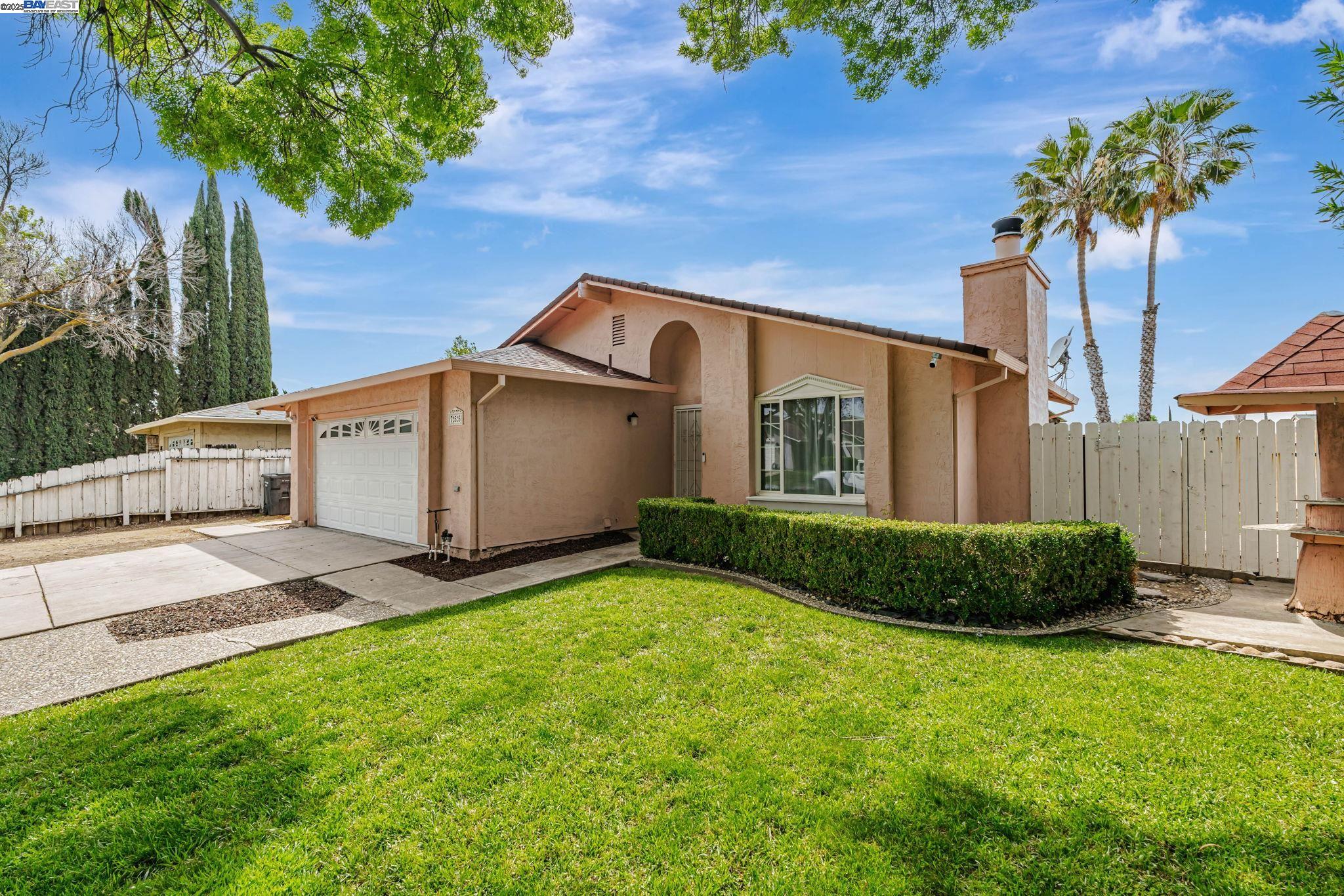 Detail Gallery Image 2 of 34 For 755 Joranollo Dr, Tracy,  CA 95376 - 2 Beds | 2 Baths